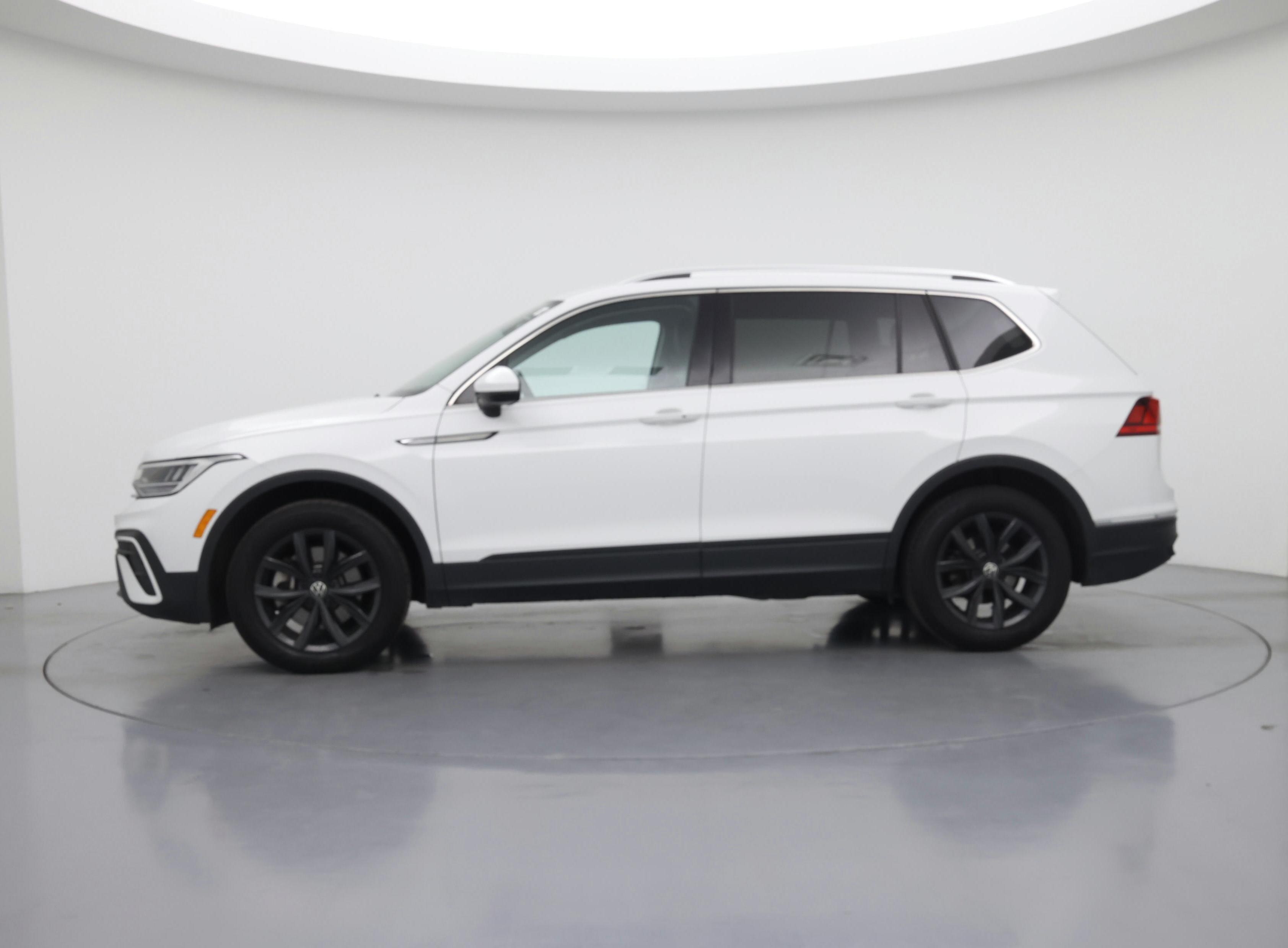 Thumbnail: 2024 Volkswagen Tiguan - 3