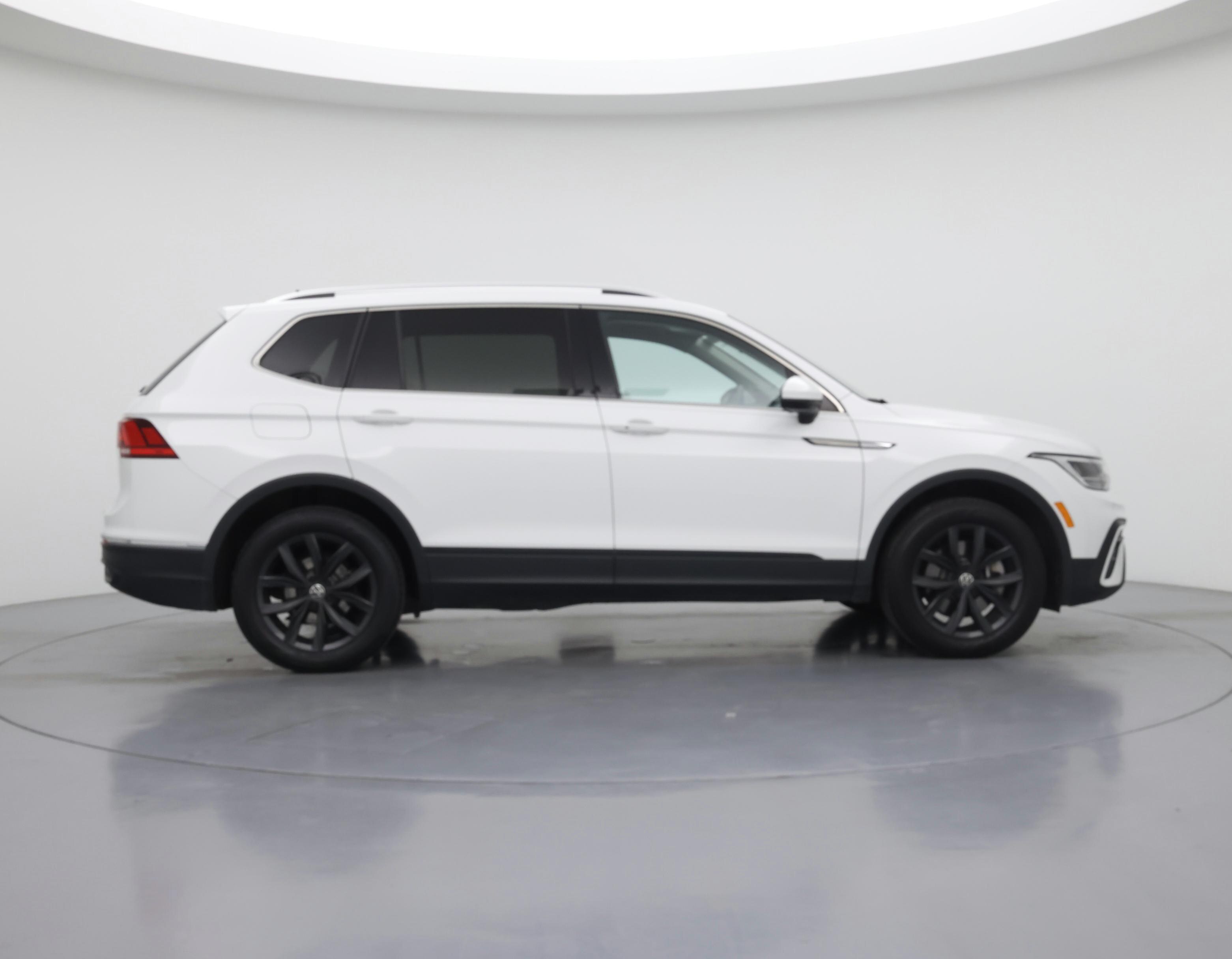 Thumbnail: 2024 Volkswagen Tiguan - 7