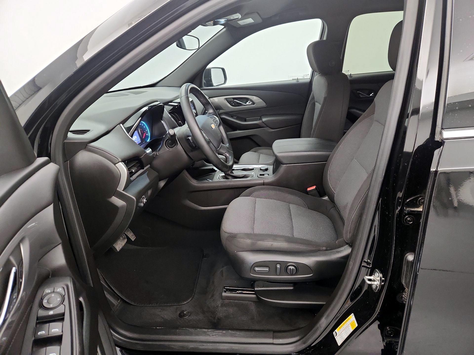 Thumbnail: 2023 Chevrolet Traverse - 11