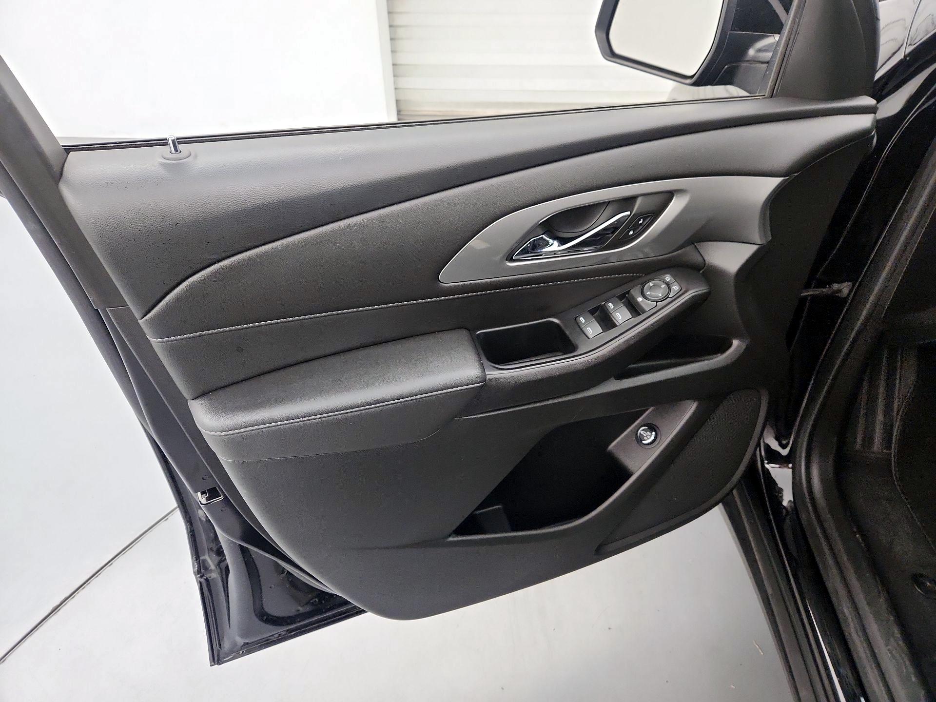 Thumbnail: 2023 Chevrolet Traverse - 12