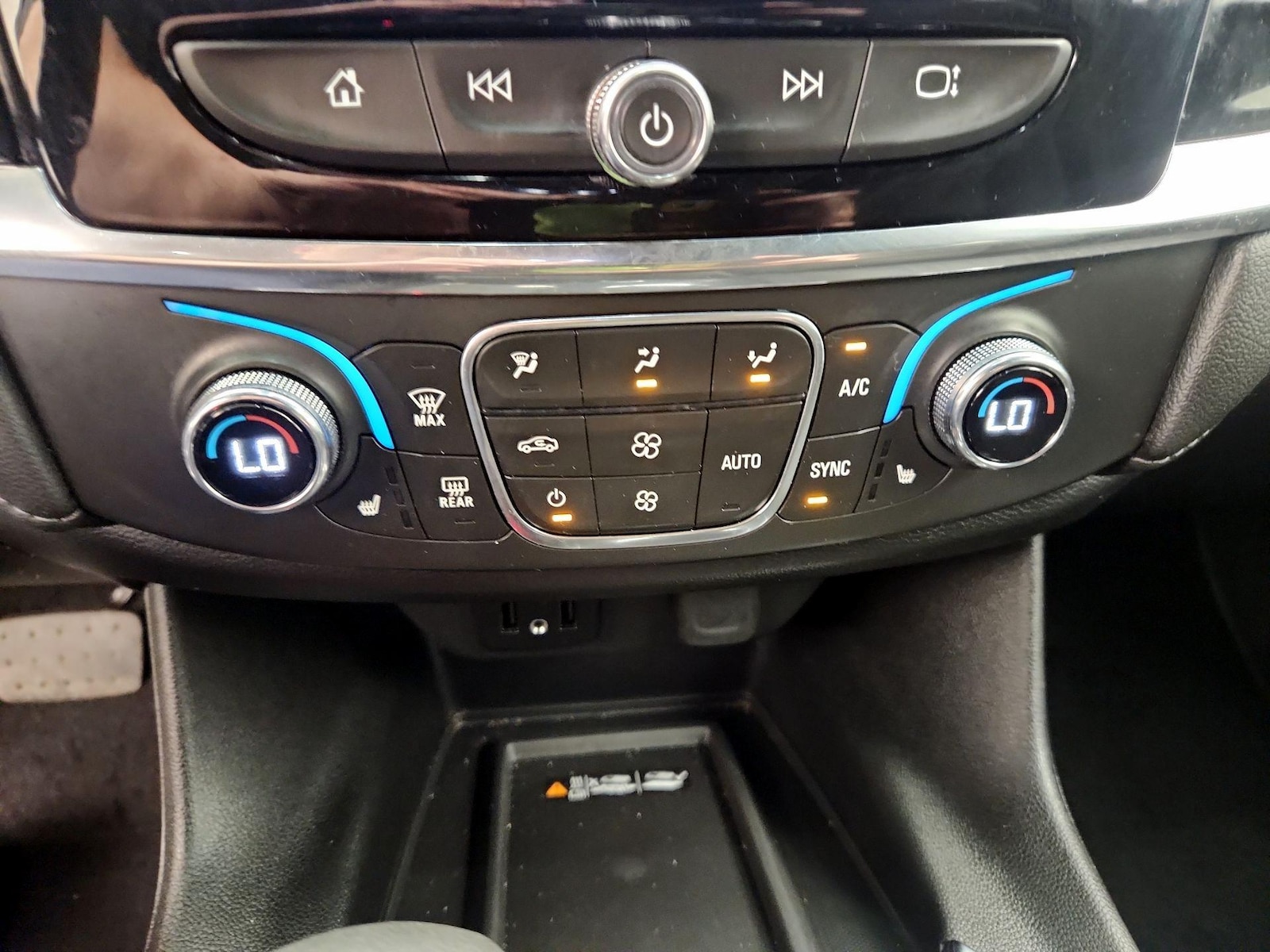 2023 Chevrolet Traverse 1LT - Photo 17