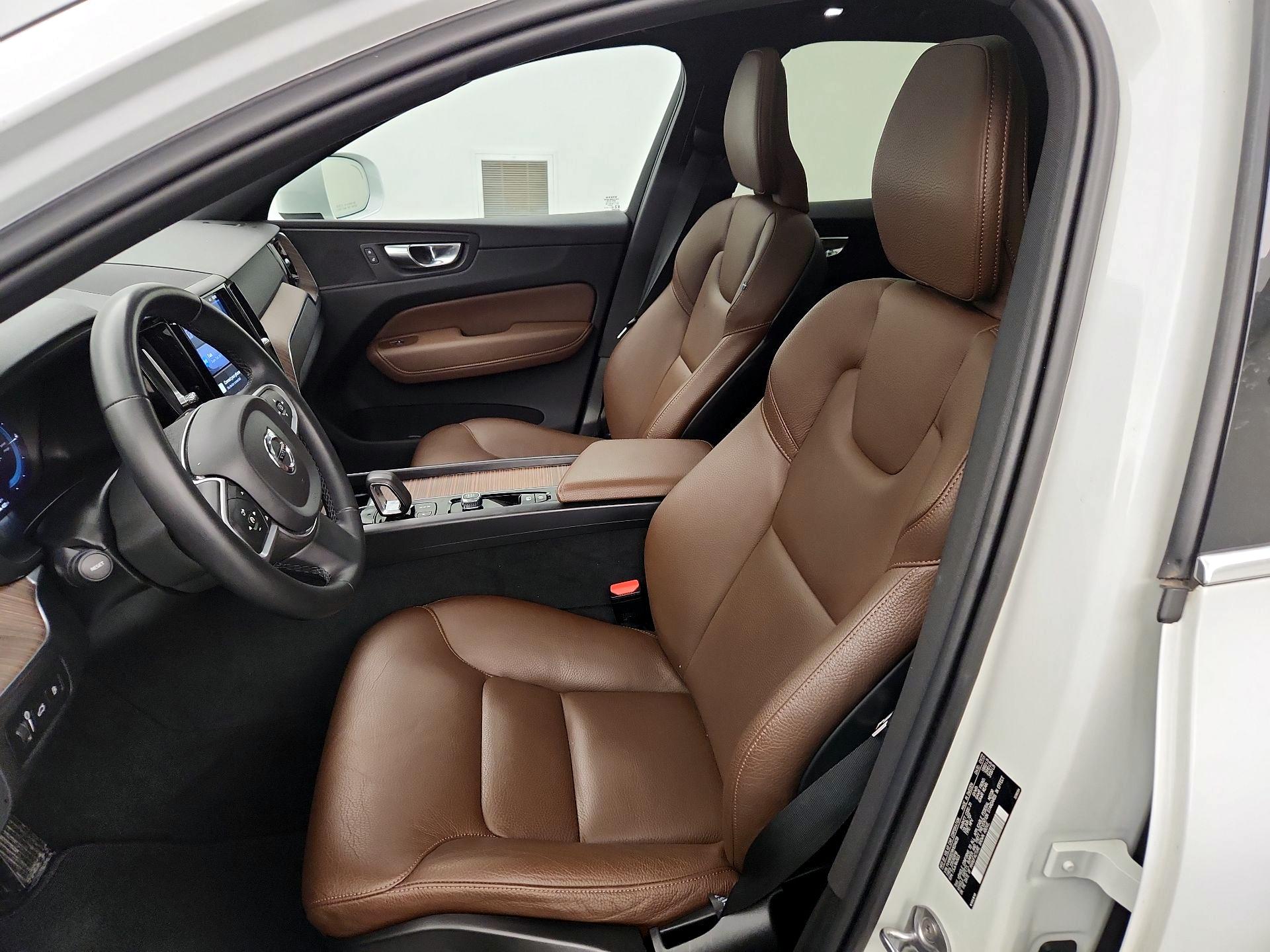 Thumbnail: 2022 Volvo XC60 - 11