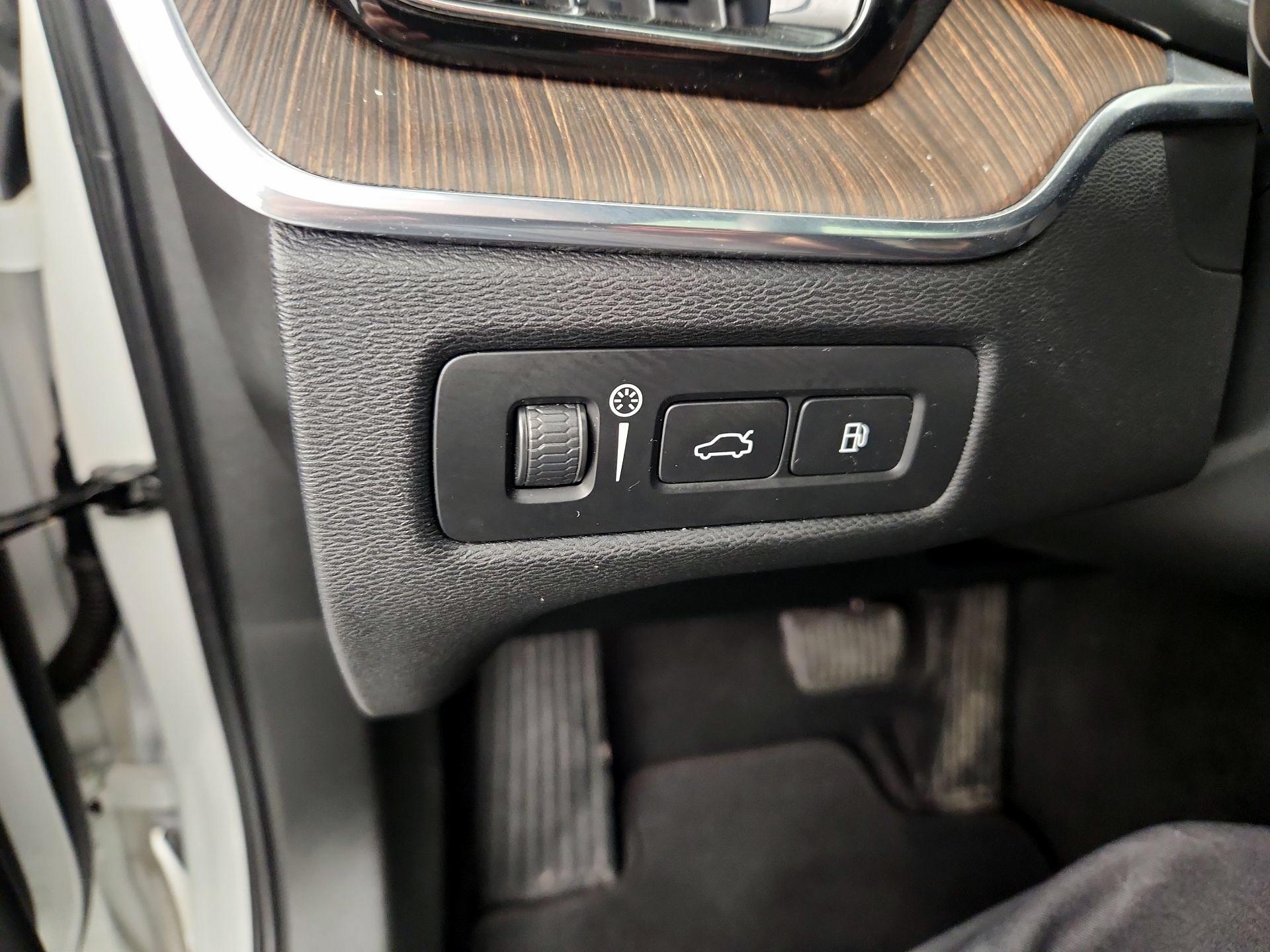 Thumbnail: 2022 Volvo XC60 - 13