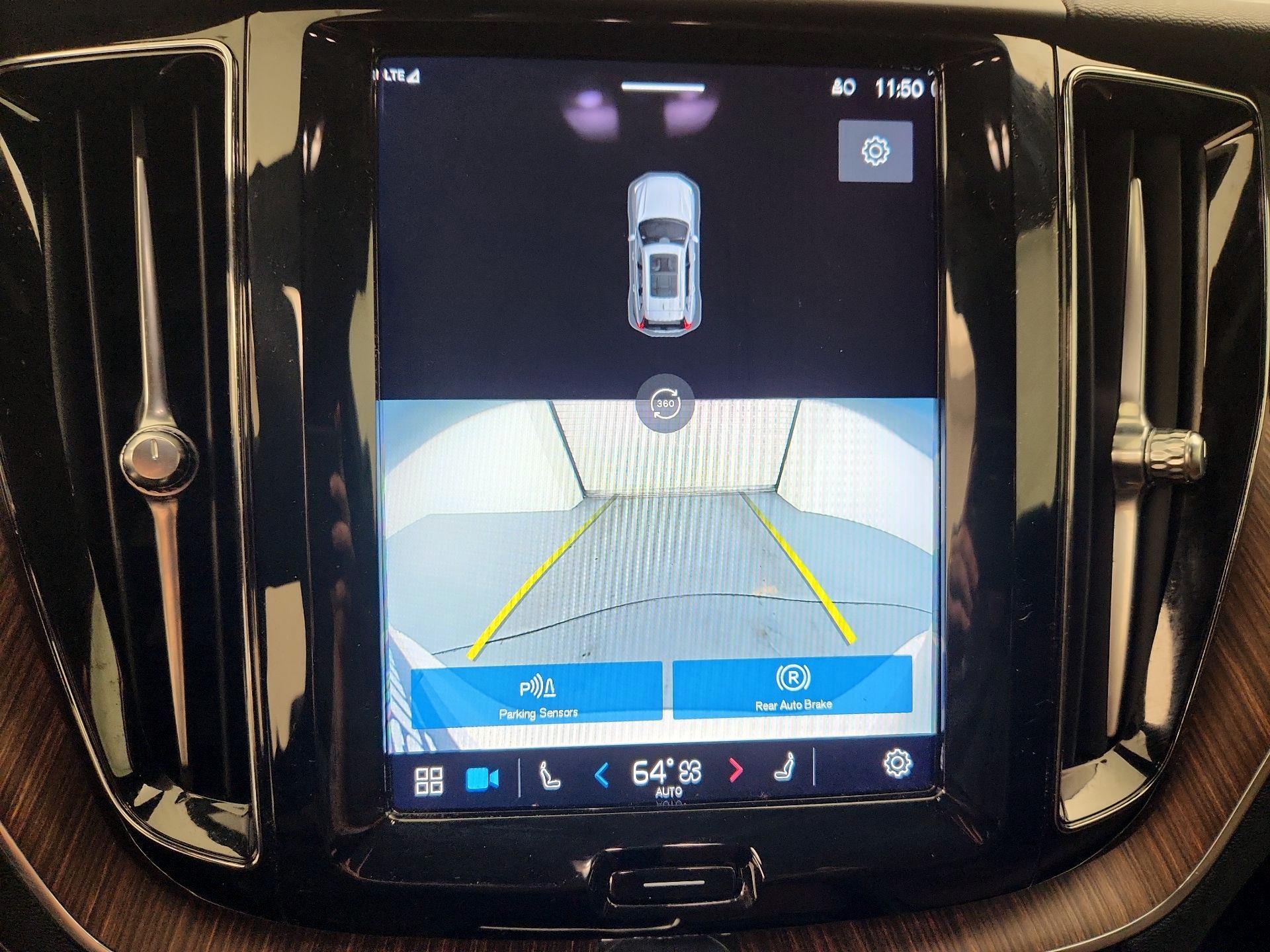 Thumbnail: 2022 Volvo XC60 - 14