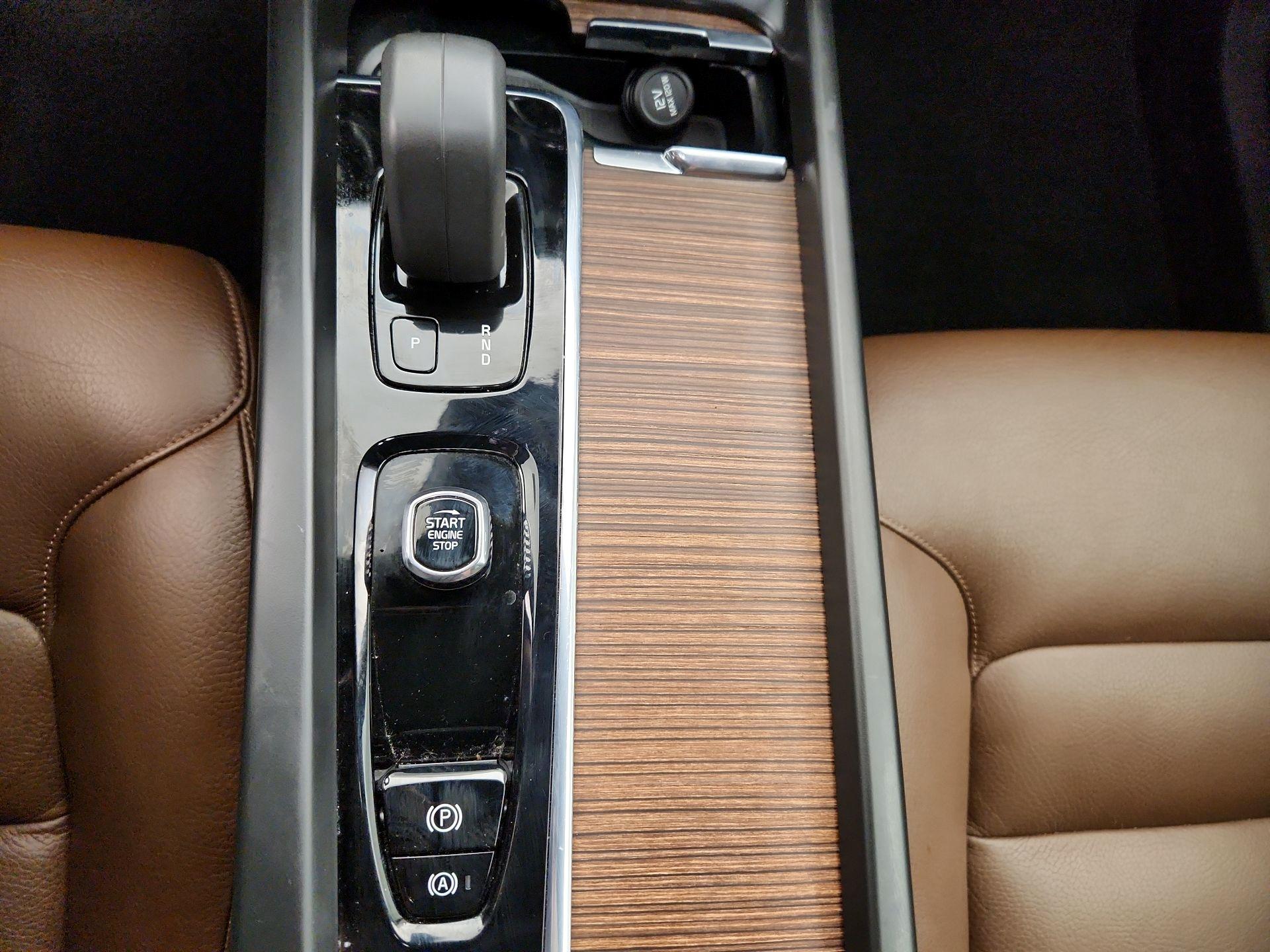 Thumbnail: 2022 Volvo XC60 - 17