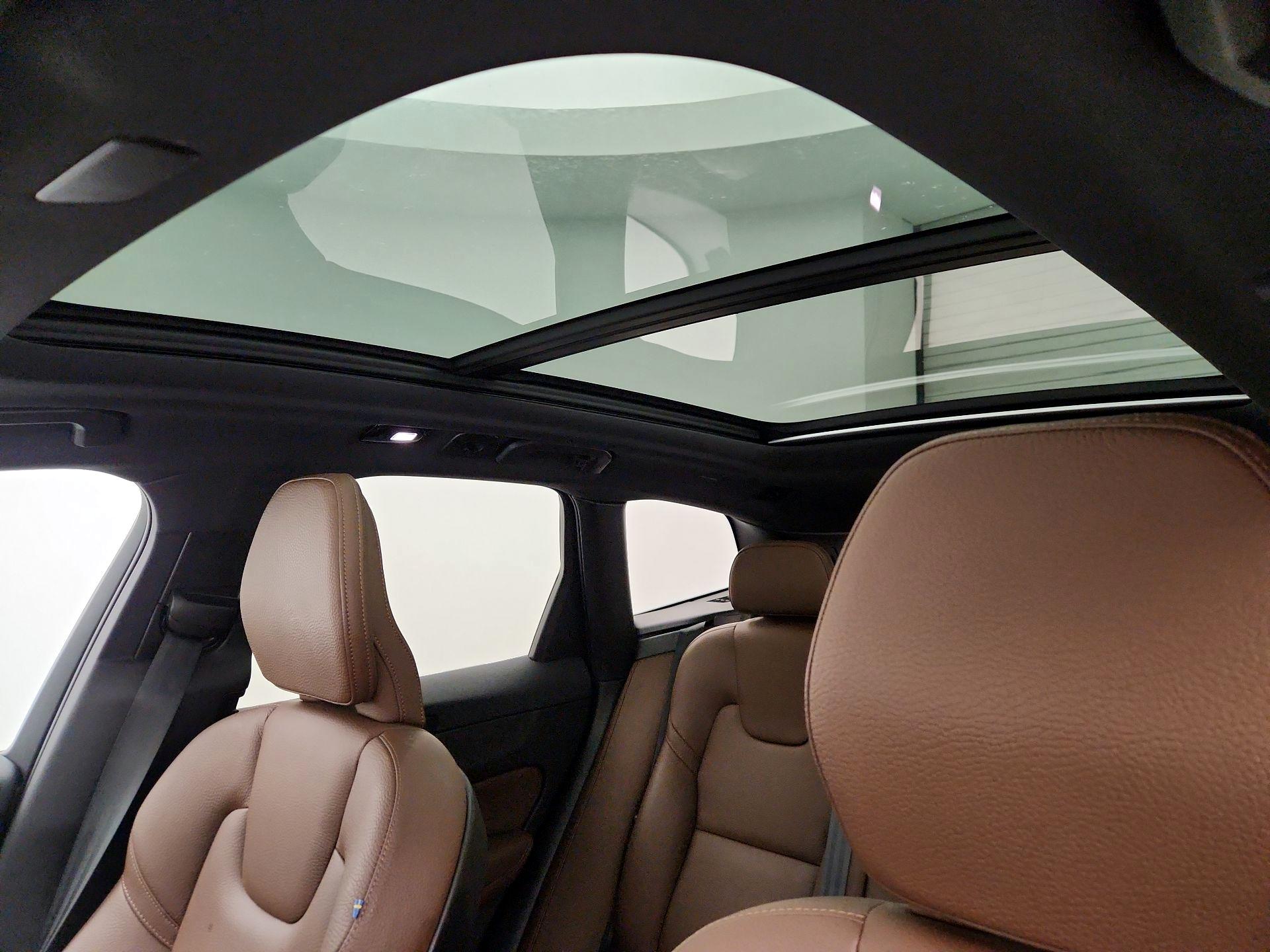 Thumbnail: 2022 Volvo XC60 - 19