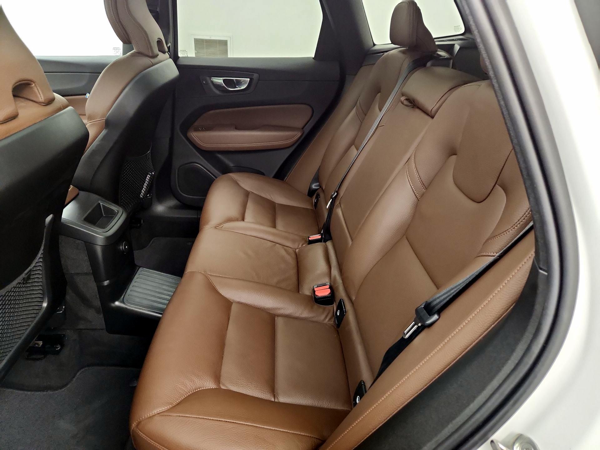 Thumbnail: 2022 Volvo XC60 - 20