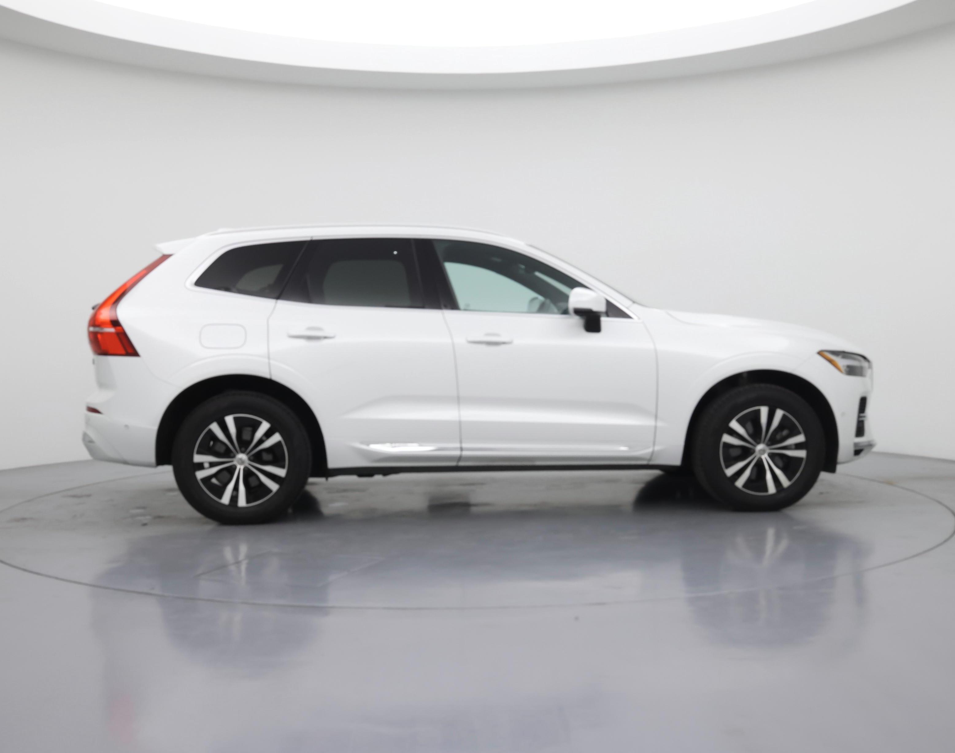 Thumbnail: 2022 Volvo XC60 - 7