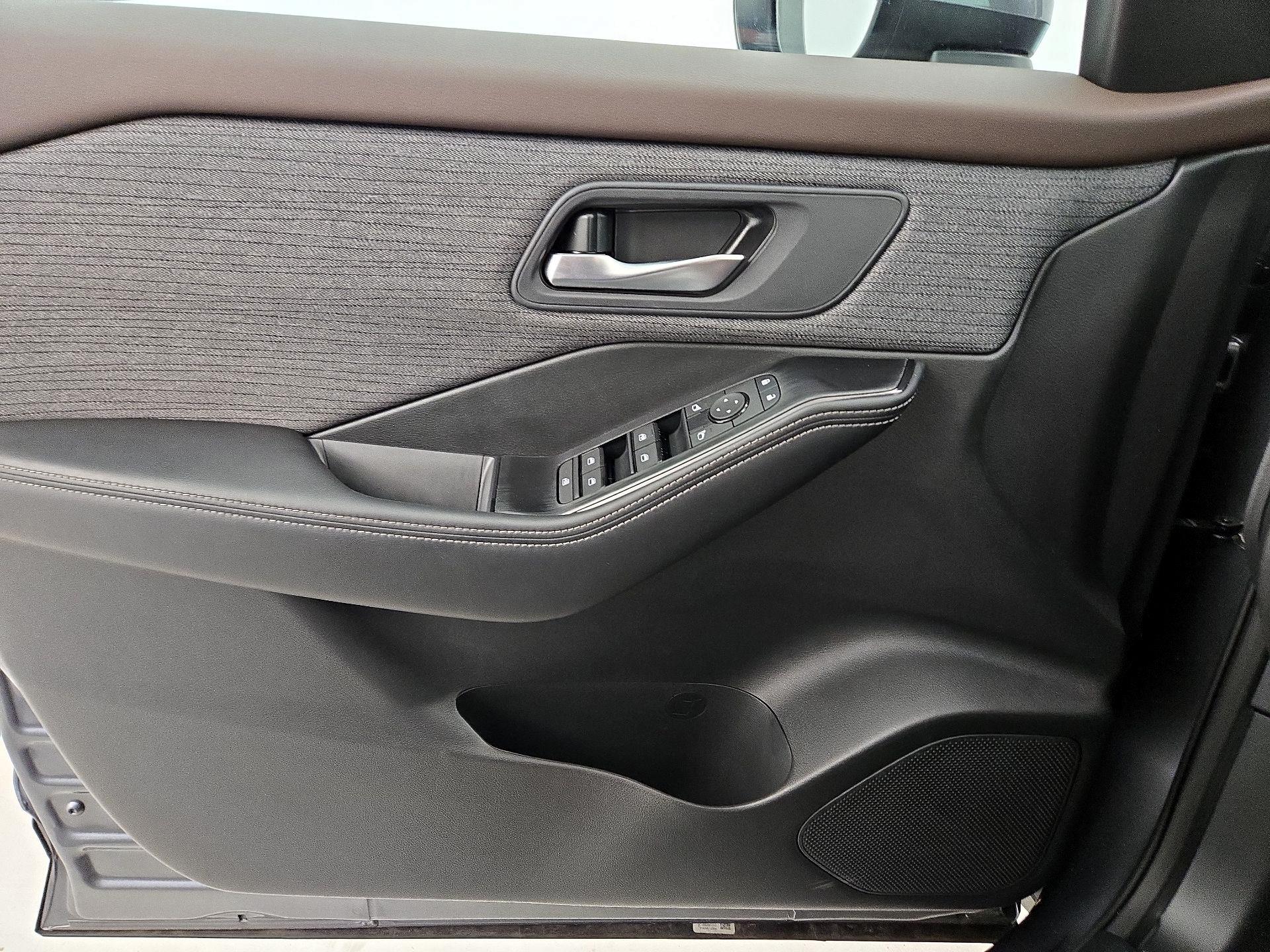 Thumbnail: 2023 Nissan Rogue - 12