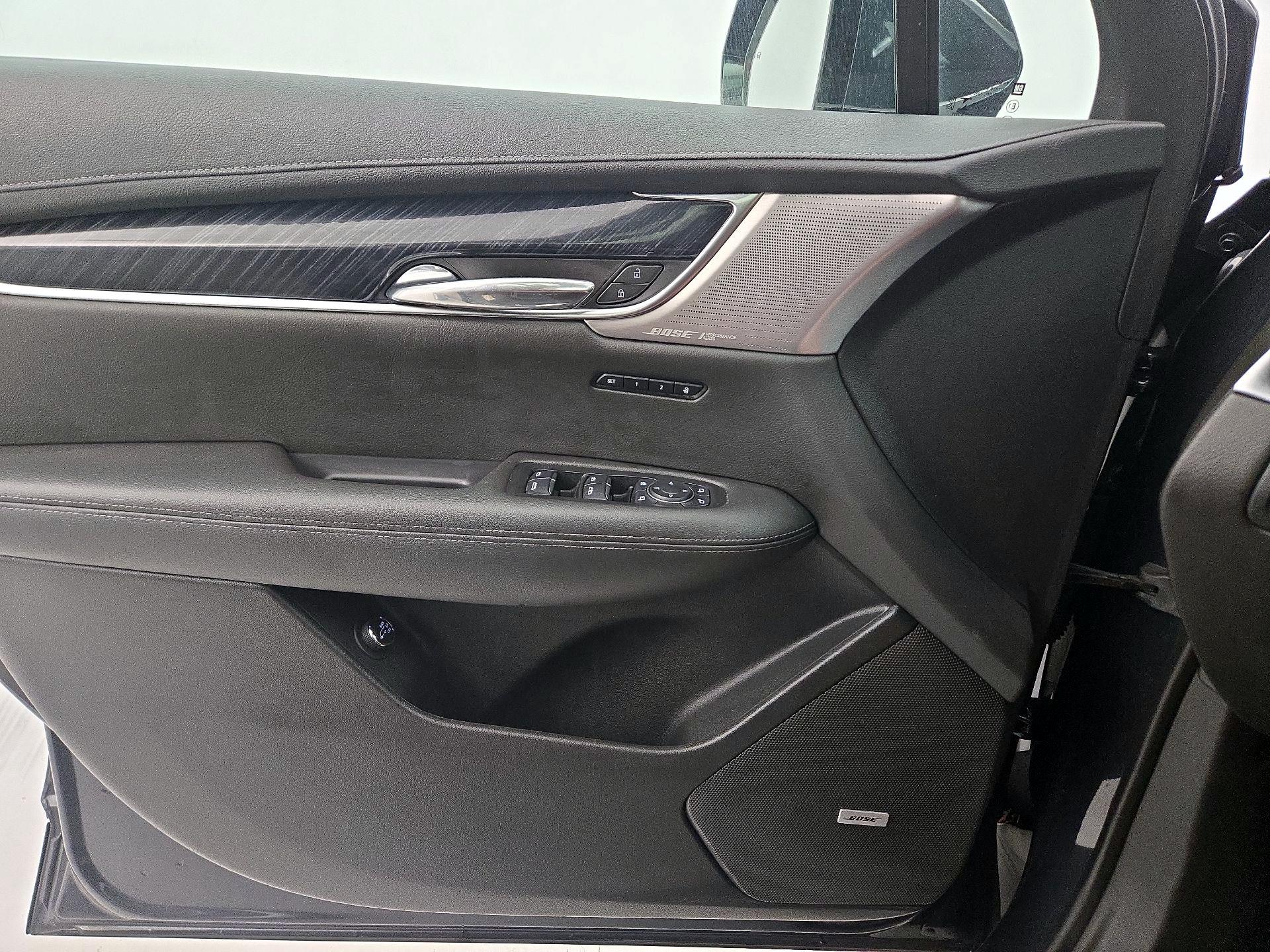 Thumbnail: 2021 Cadillac XT6 - 12