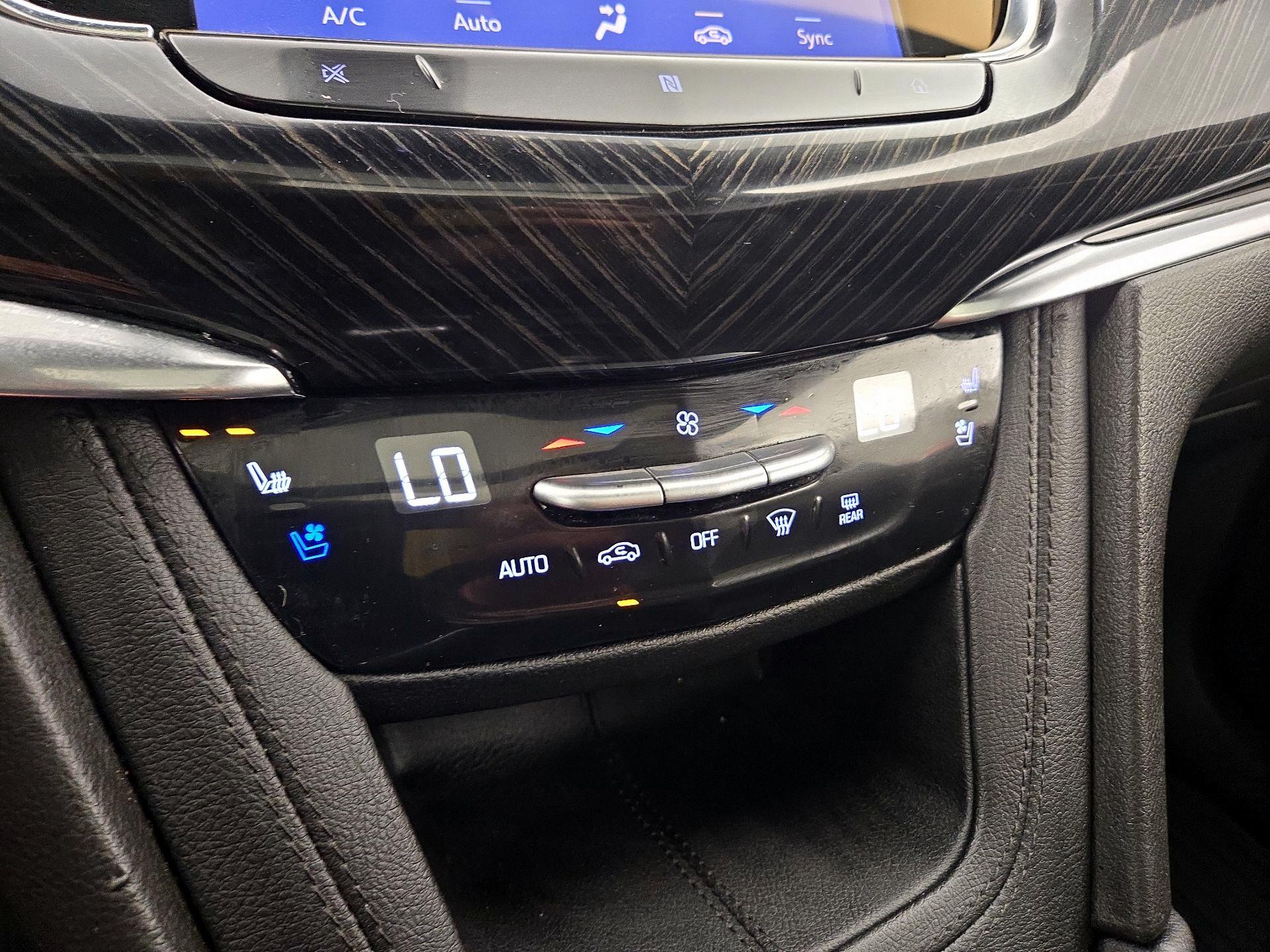 Thumbnail: 2021 Cadillac XT6 - 17