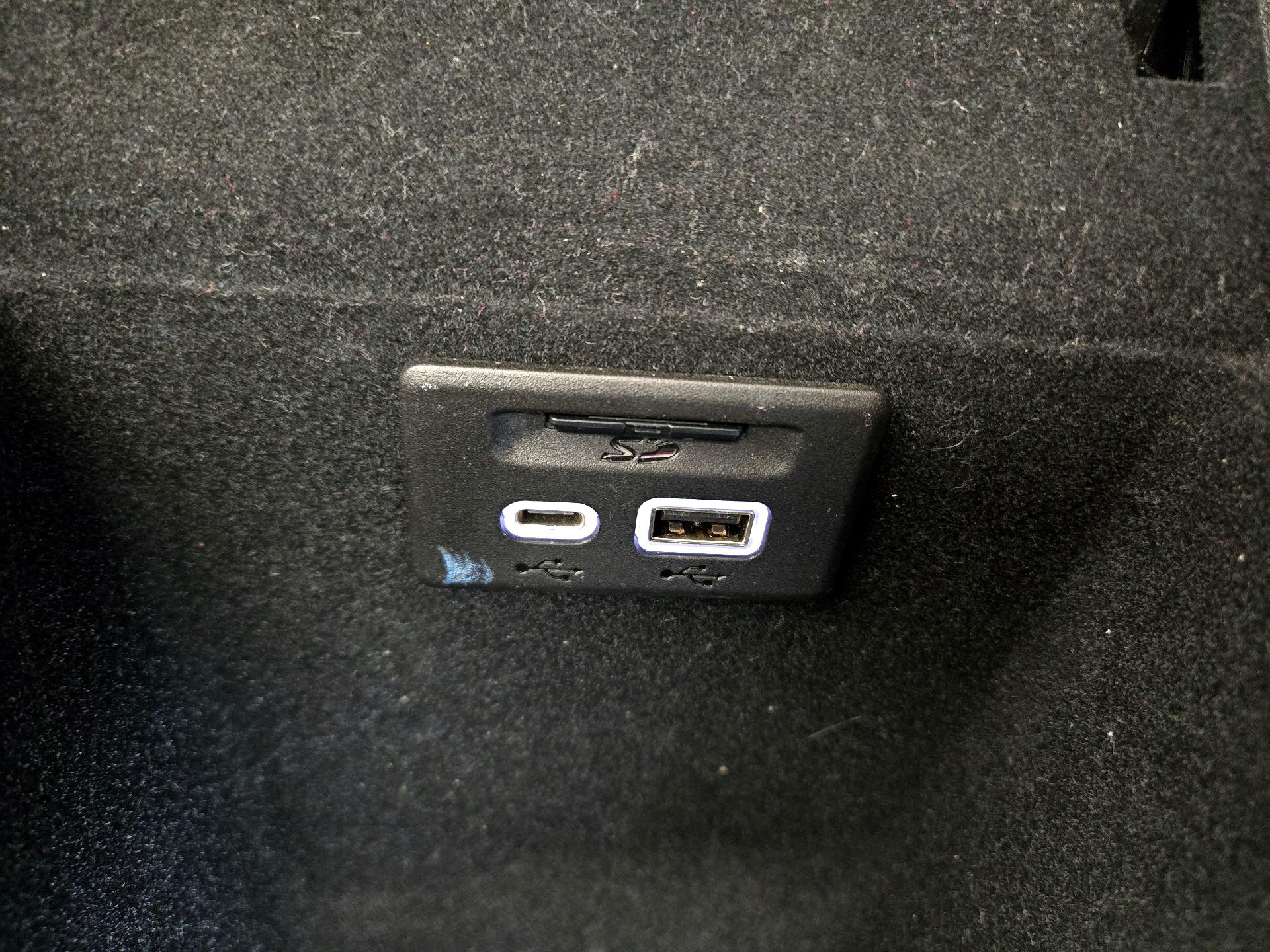 Thumbnail: 2021 Cadillac XT6 - 19