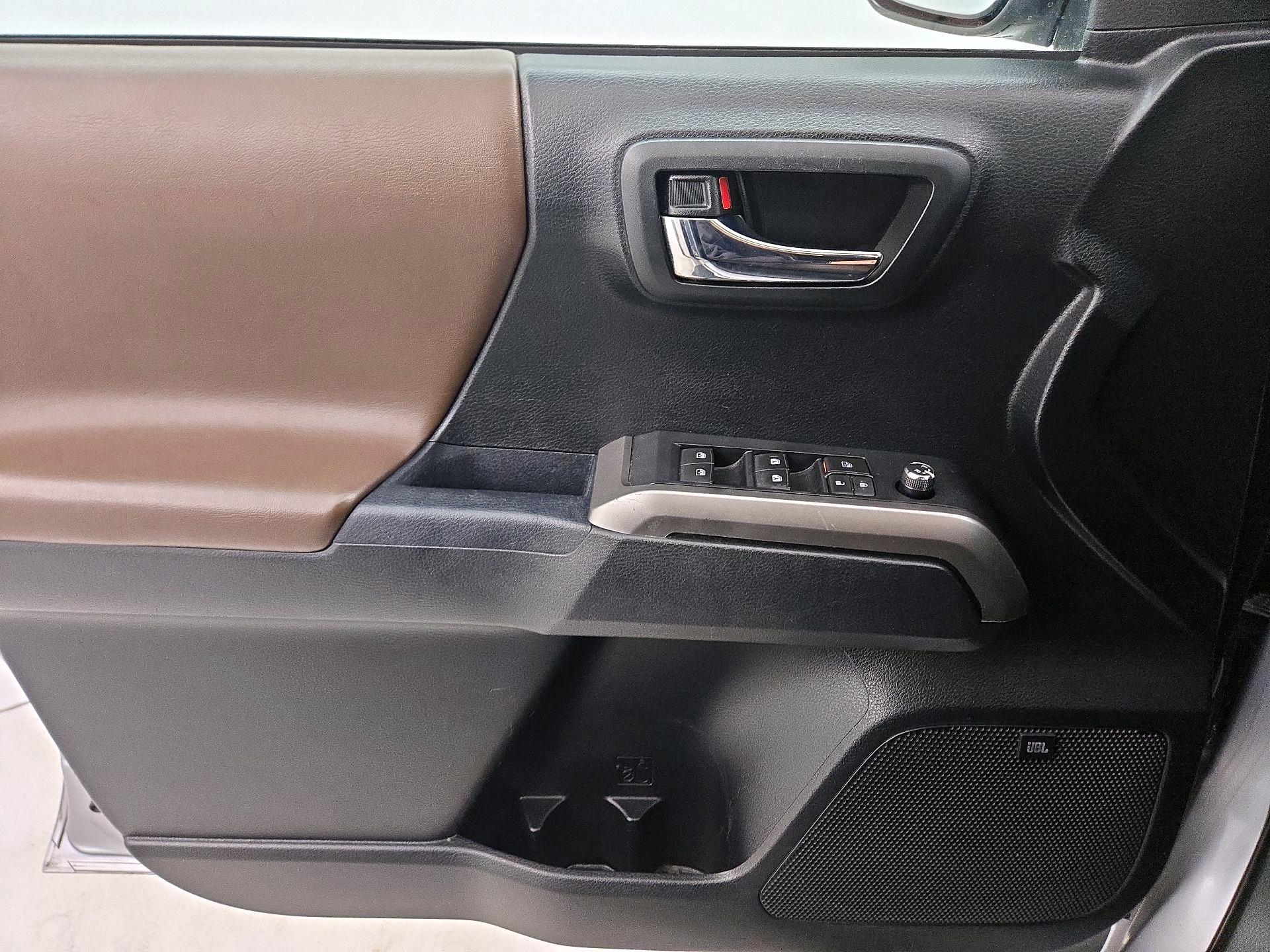 Thumbnail: 2017 Toyota Tacoma - 12