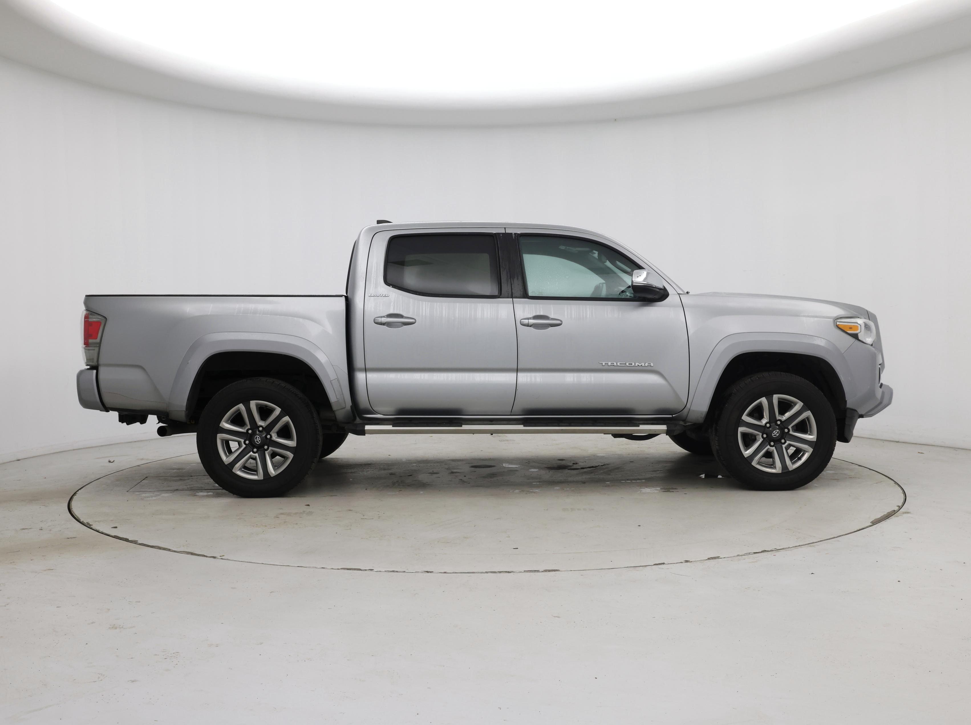 Thumbnail: 2017 Toyota Tacoma - 7