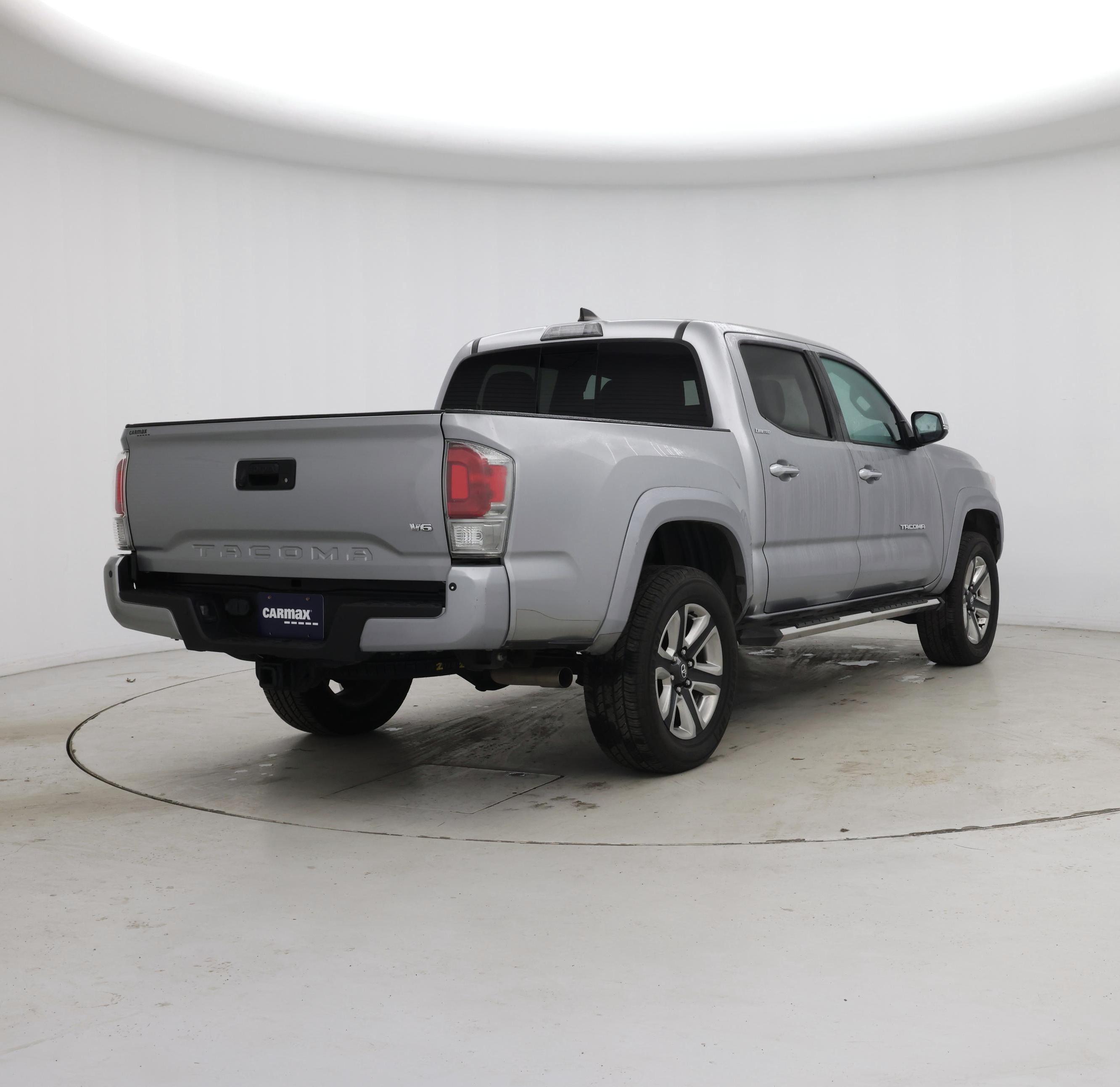 Thumbnail: 2017 Toyota Tacoma - 8