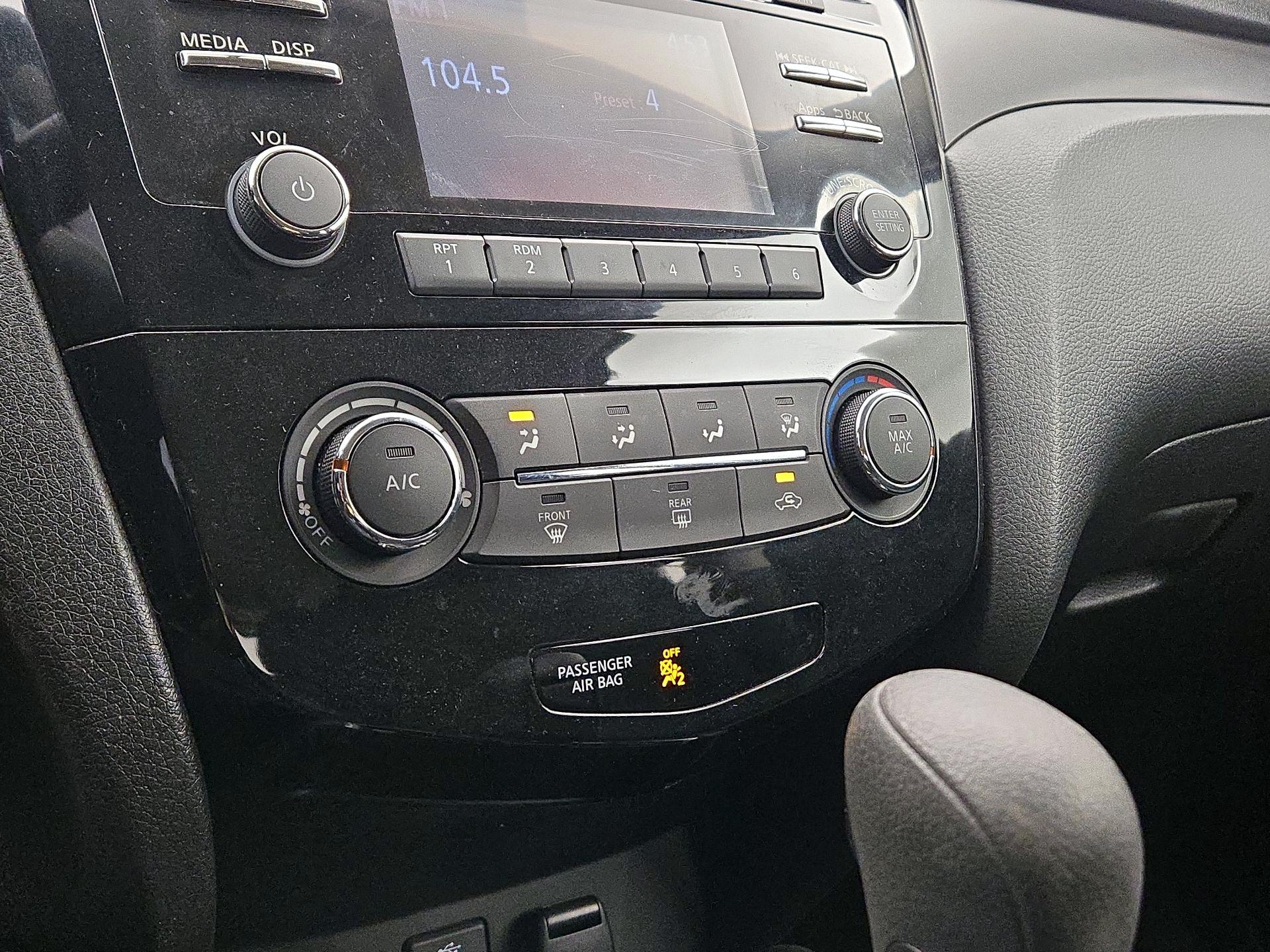 Thumbnail: 2016 Nissan Rogue - 16