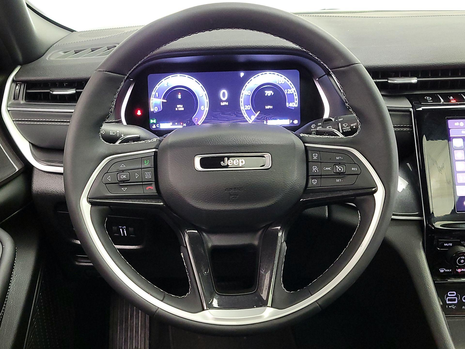 Thumbnail: 2023 Jeep Grand Cherokee - 10