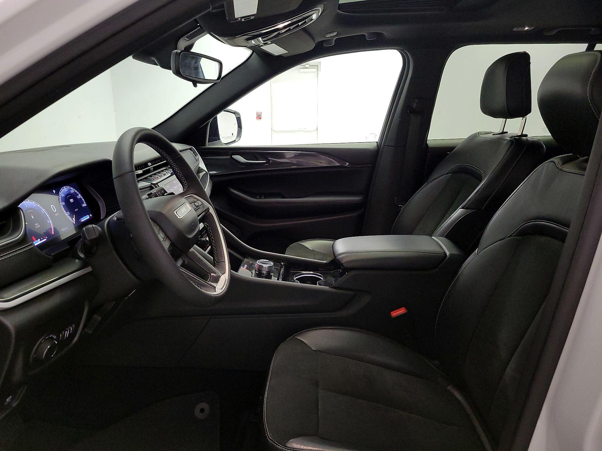 Thumbnail: 2023 Jeep Grand Cherokee - 11