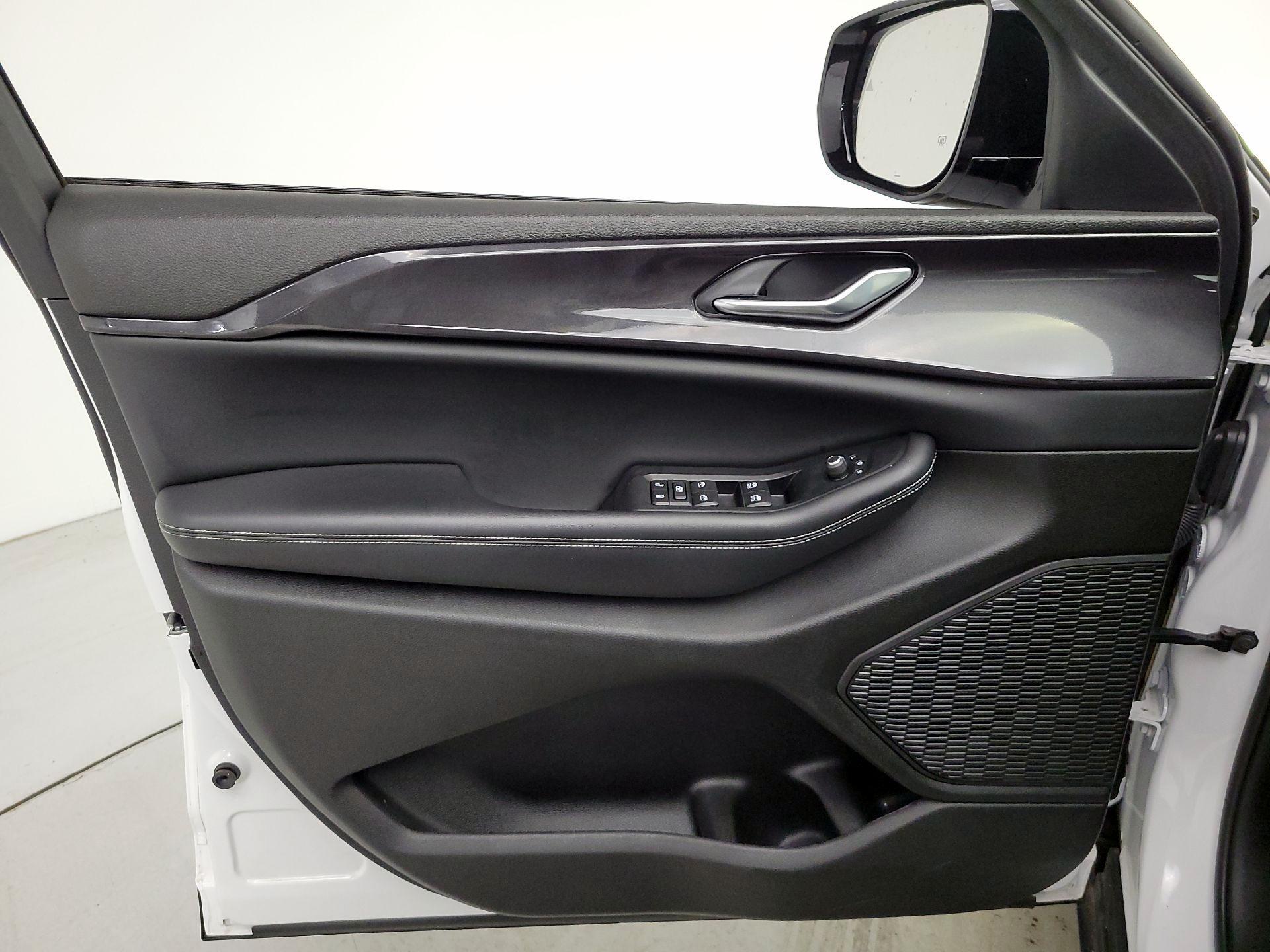 Thumbnail: 2023 Jeep Grand Cherokee - 12