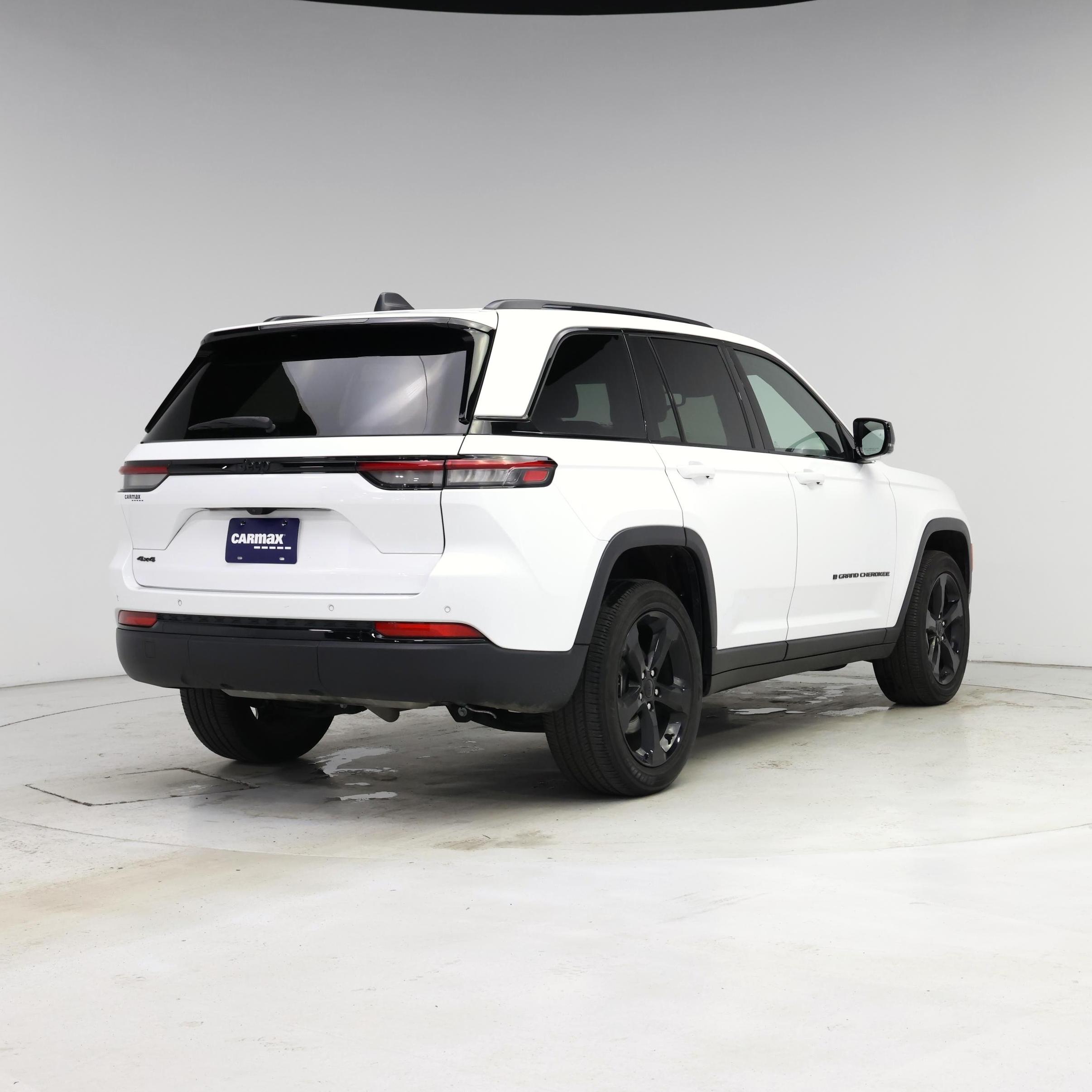 Thumbnail: 2023 Jeep Grand Cherokee - 8