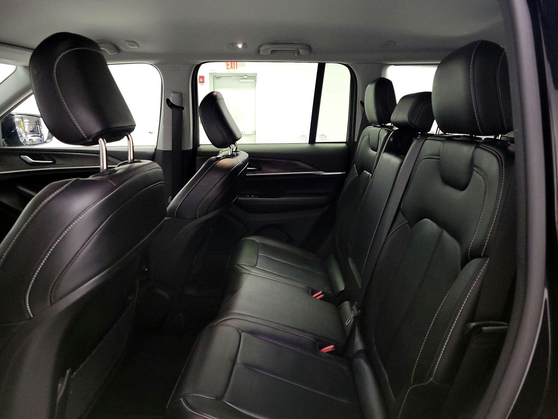 Thumbnail: 2023 Jeep Grand Cherokee - 20