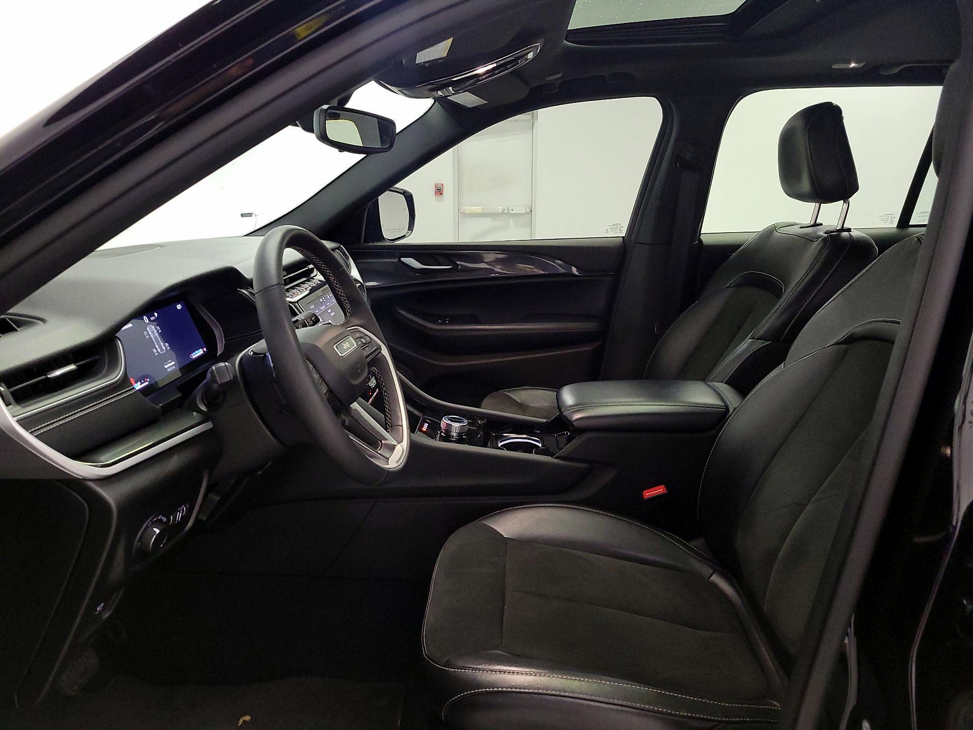 Thumbnail: 2023 Jeep Grand Cherokee - 11