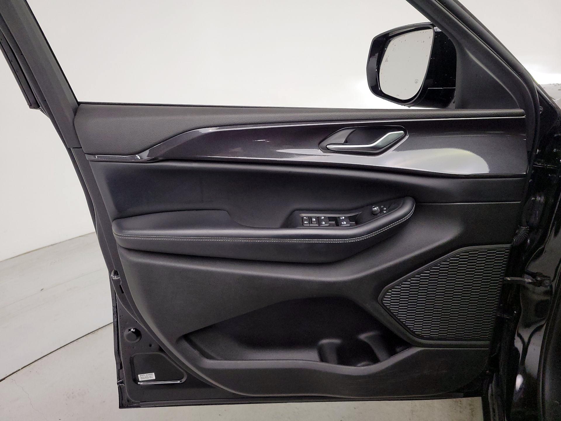 Thumbnail: 2023 Jeep Grand Cherokee - 12