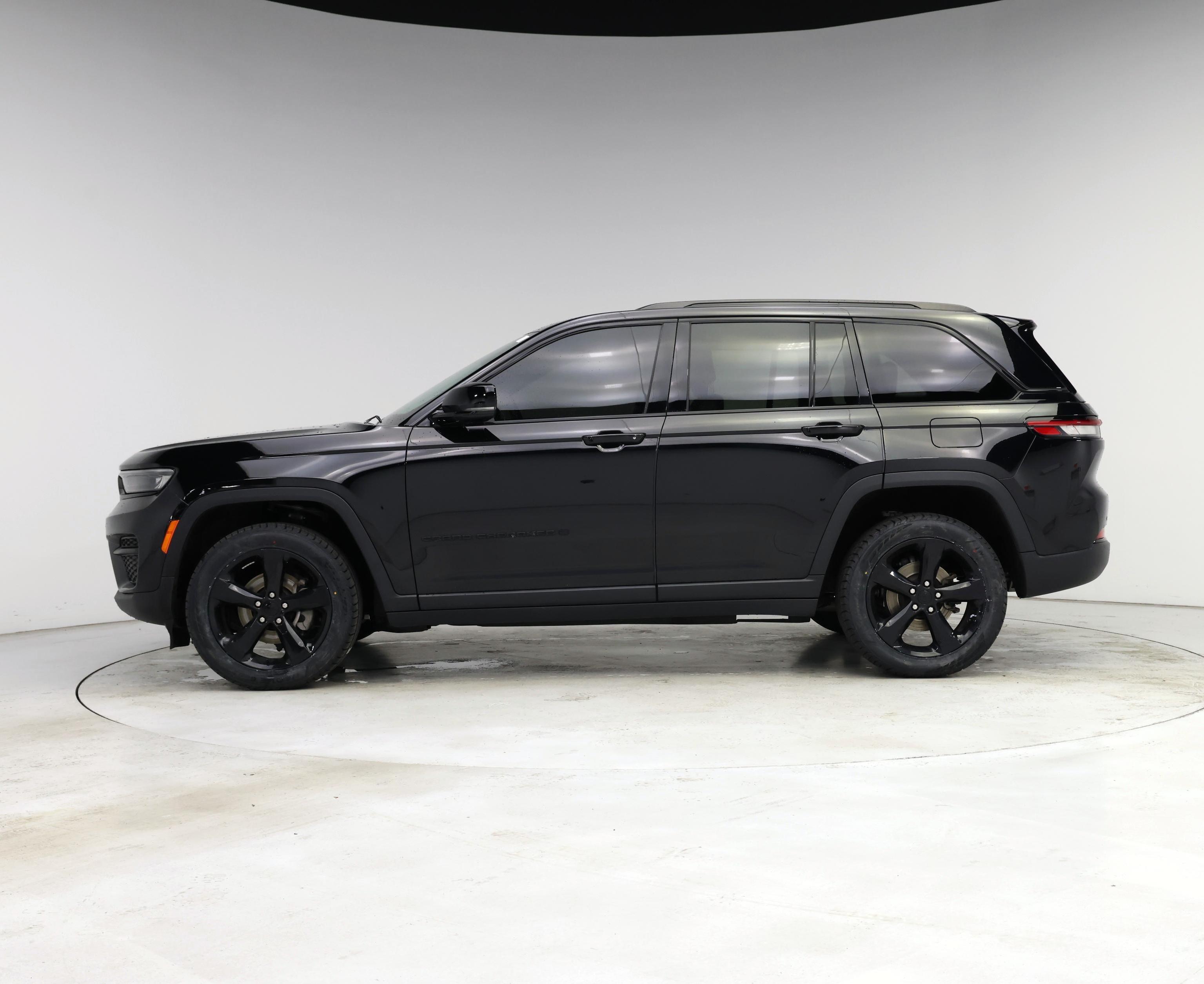 Thumbnail: 2023 Jeep Grand Cherokee - 3