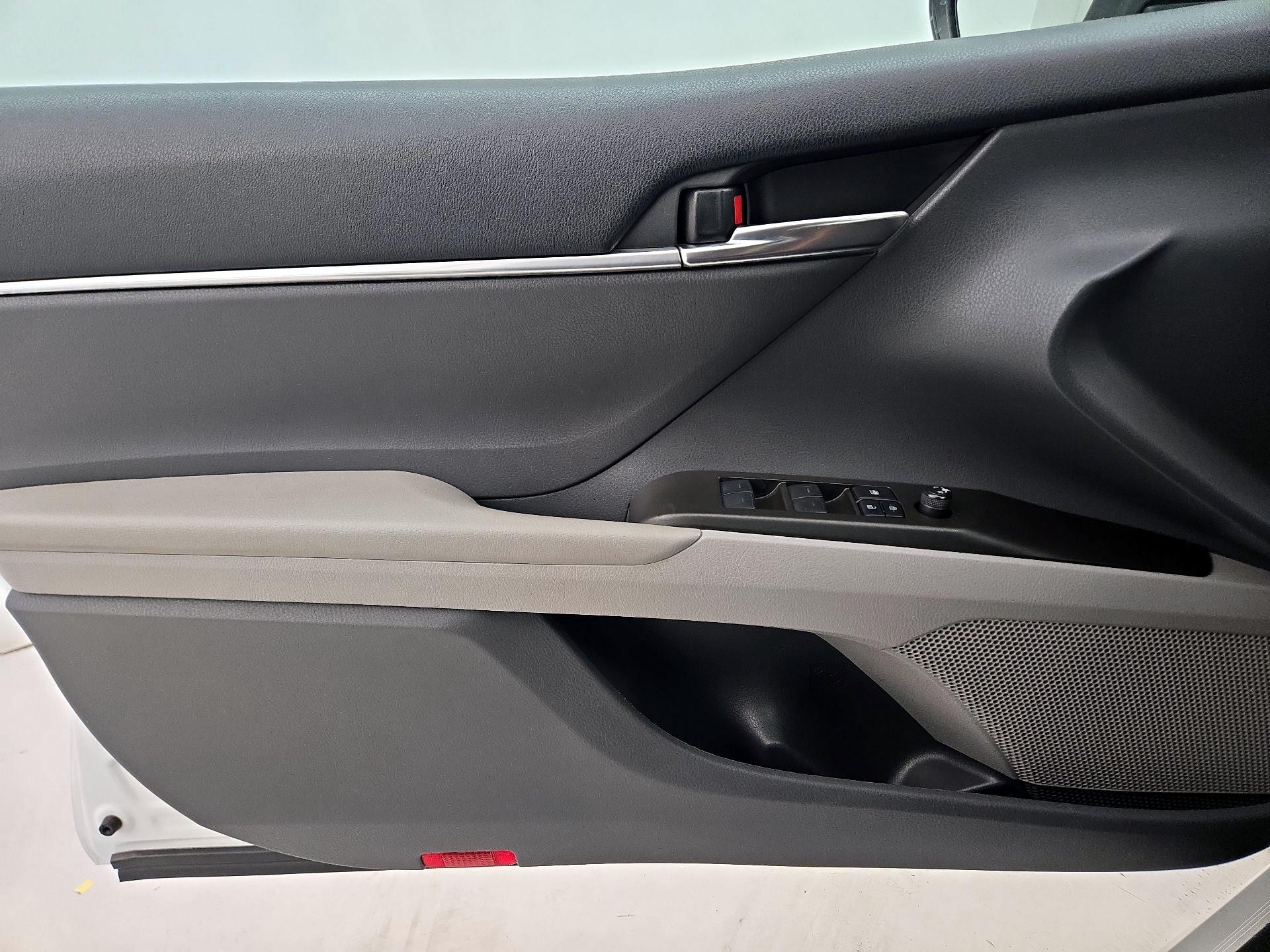 Thumbnail: 2022 Toyota Camry - 12