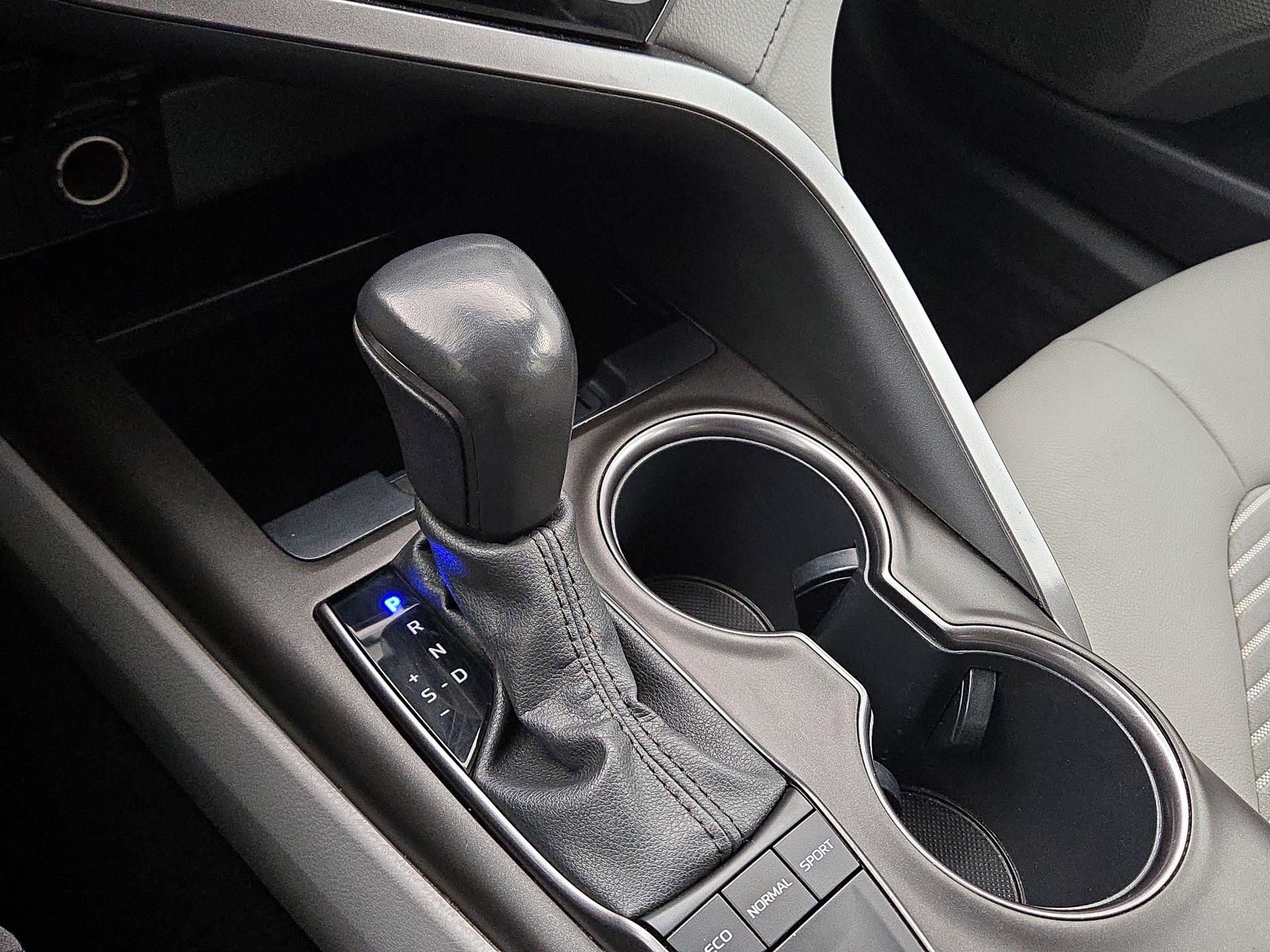 Thumbnail: 2022 Toyota Camry - 17