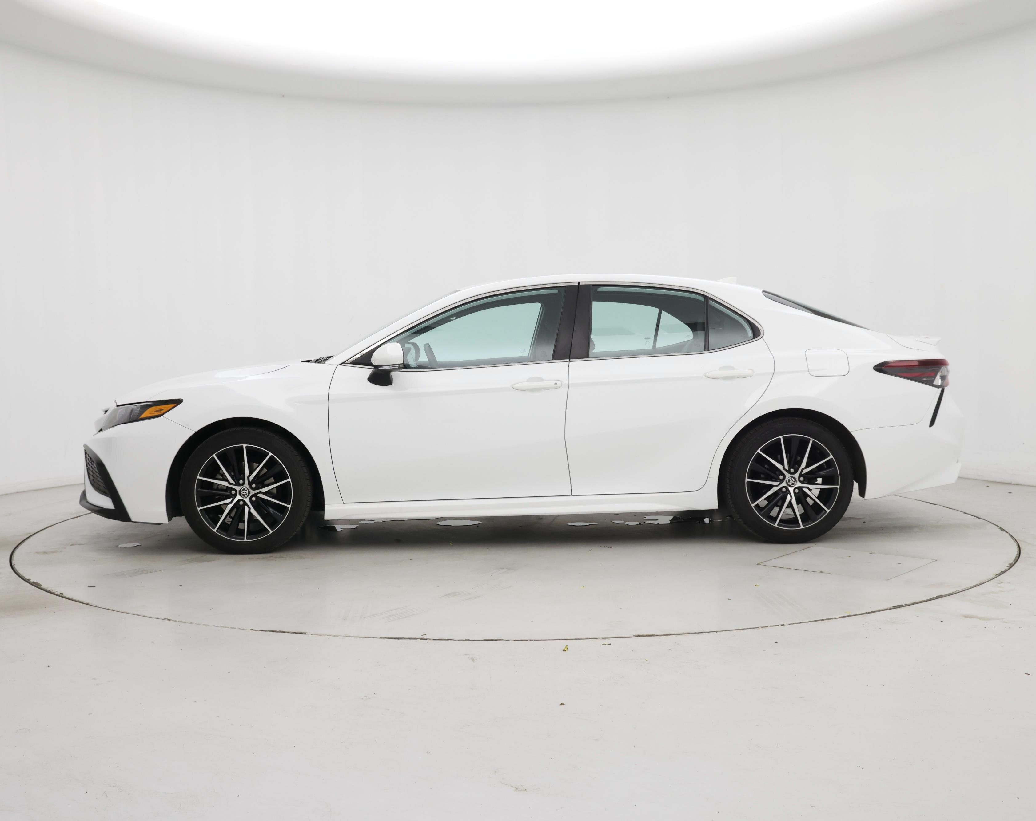 Thumbnail: 2022 Toyota Camry - 3