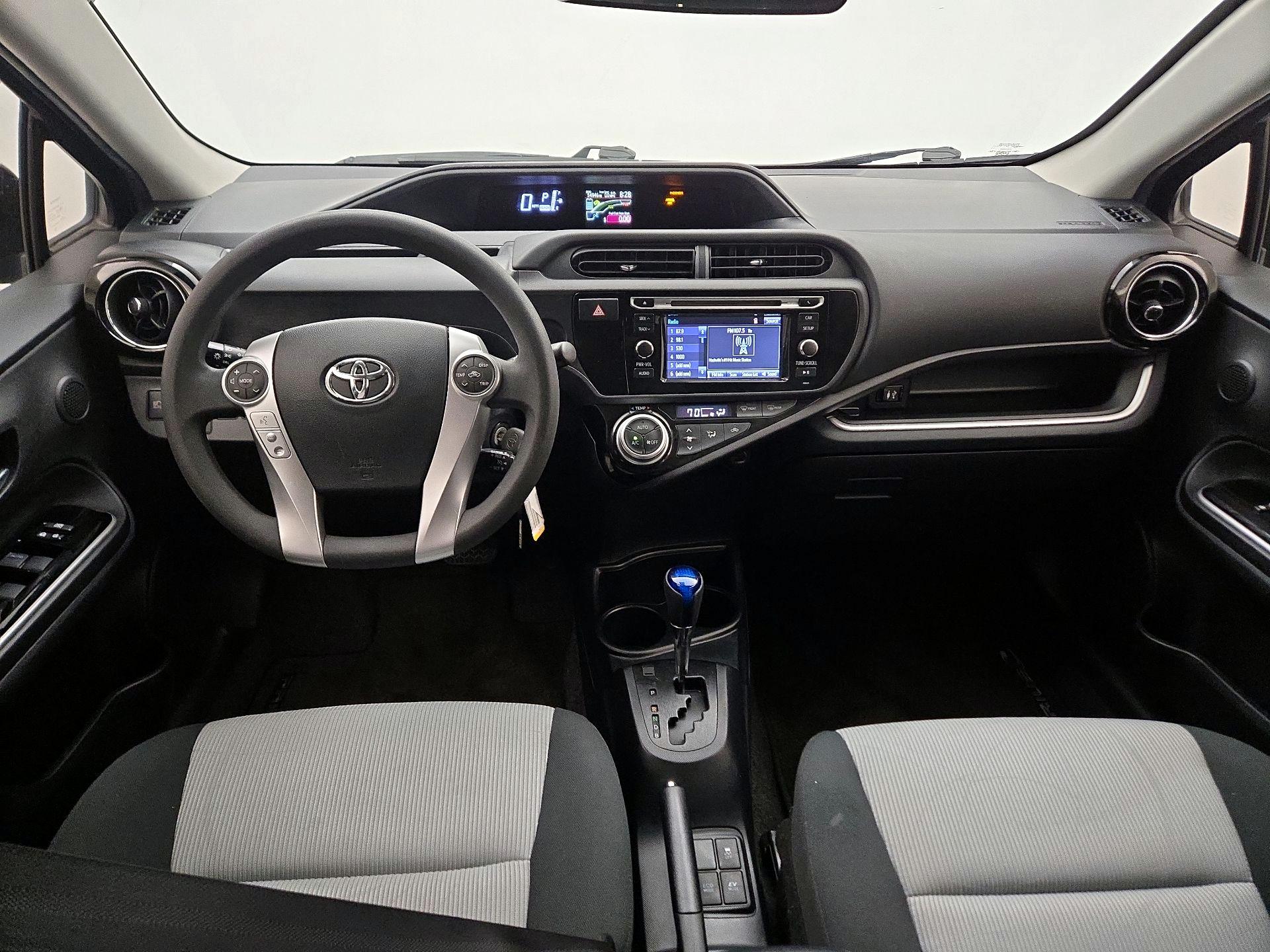 Thumbnail: 2017 Toyota Prius c - 9