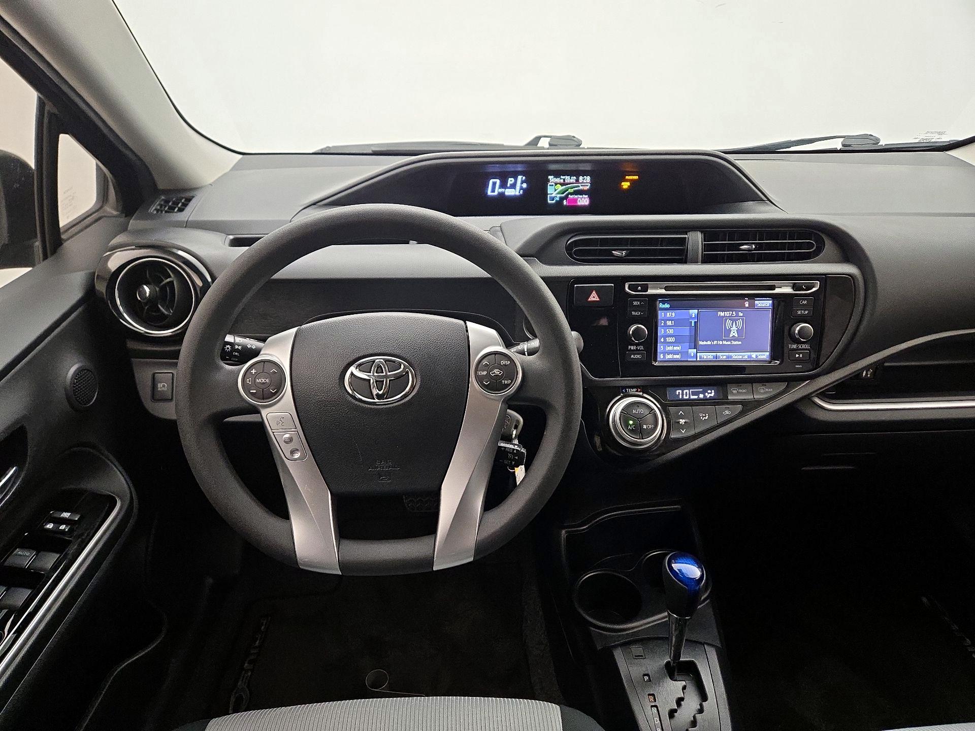 Thumbnail: 2017 Toyota Prius c - 10