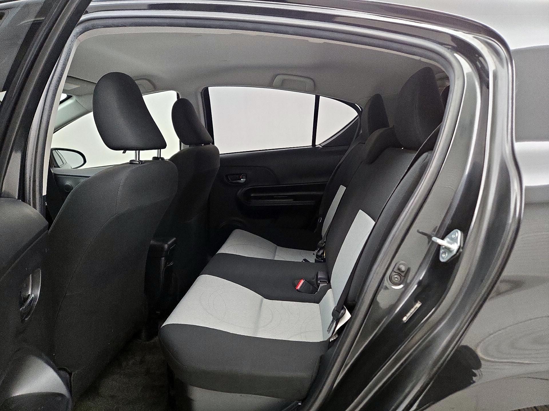 Thumbnail: 2017 Toyota Prius c - 18