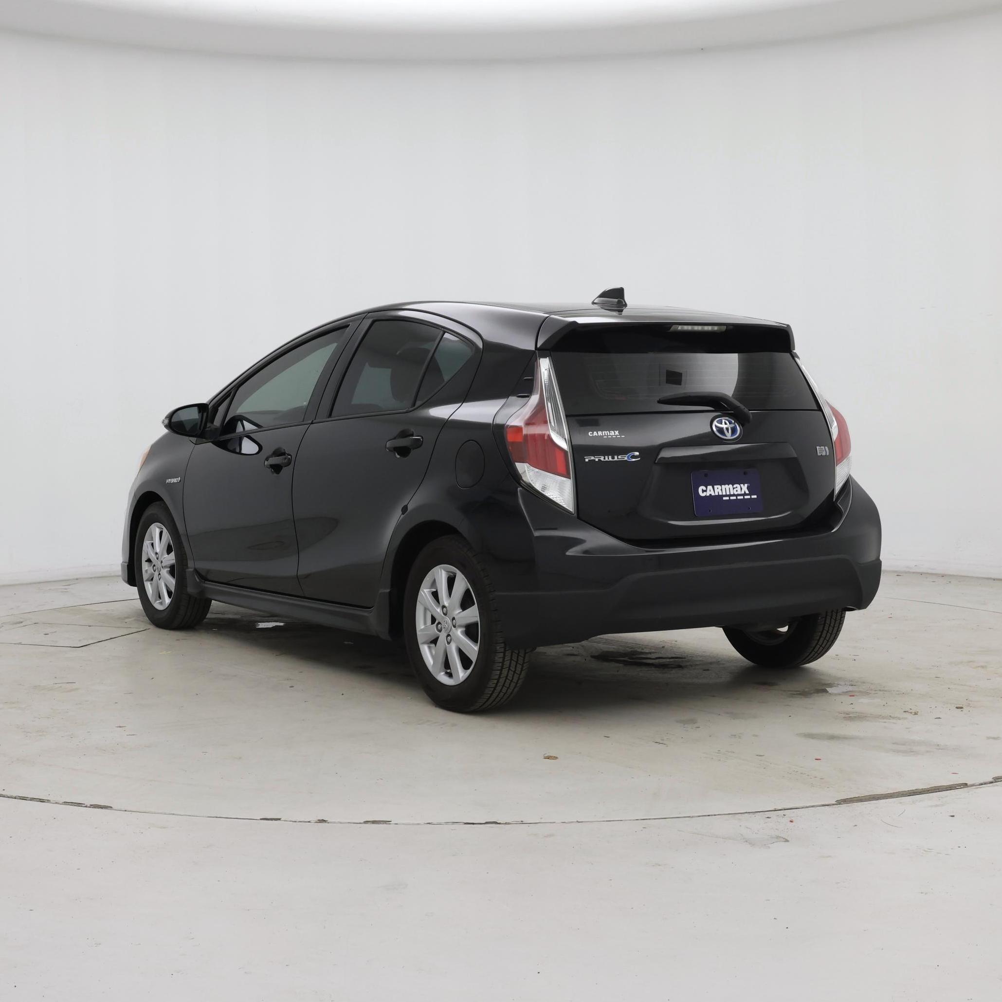 Thumbnail: 2017 Toyota Prius c - 2