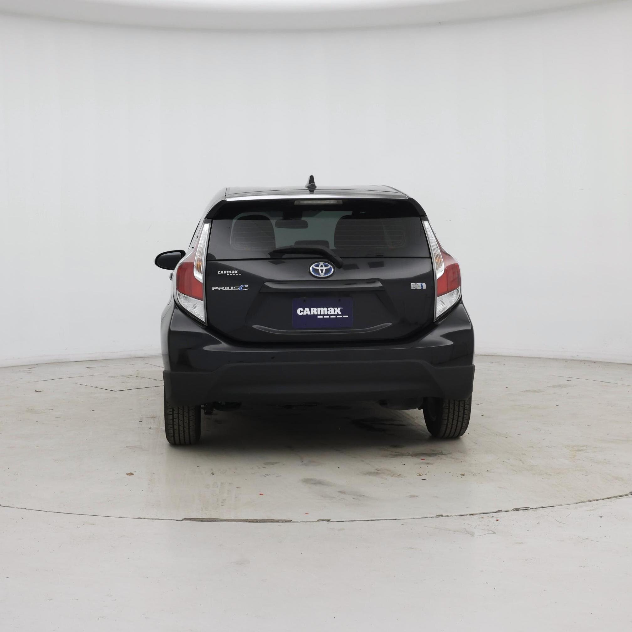 Thumbnail: 2017 Toyota Prius c - 6