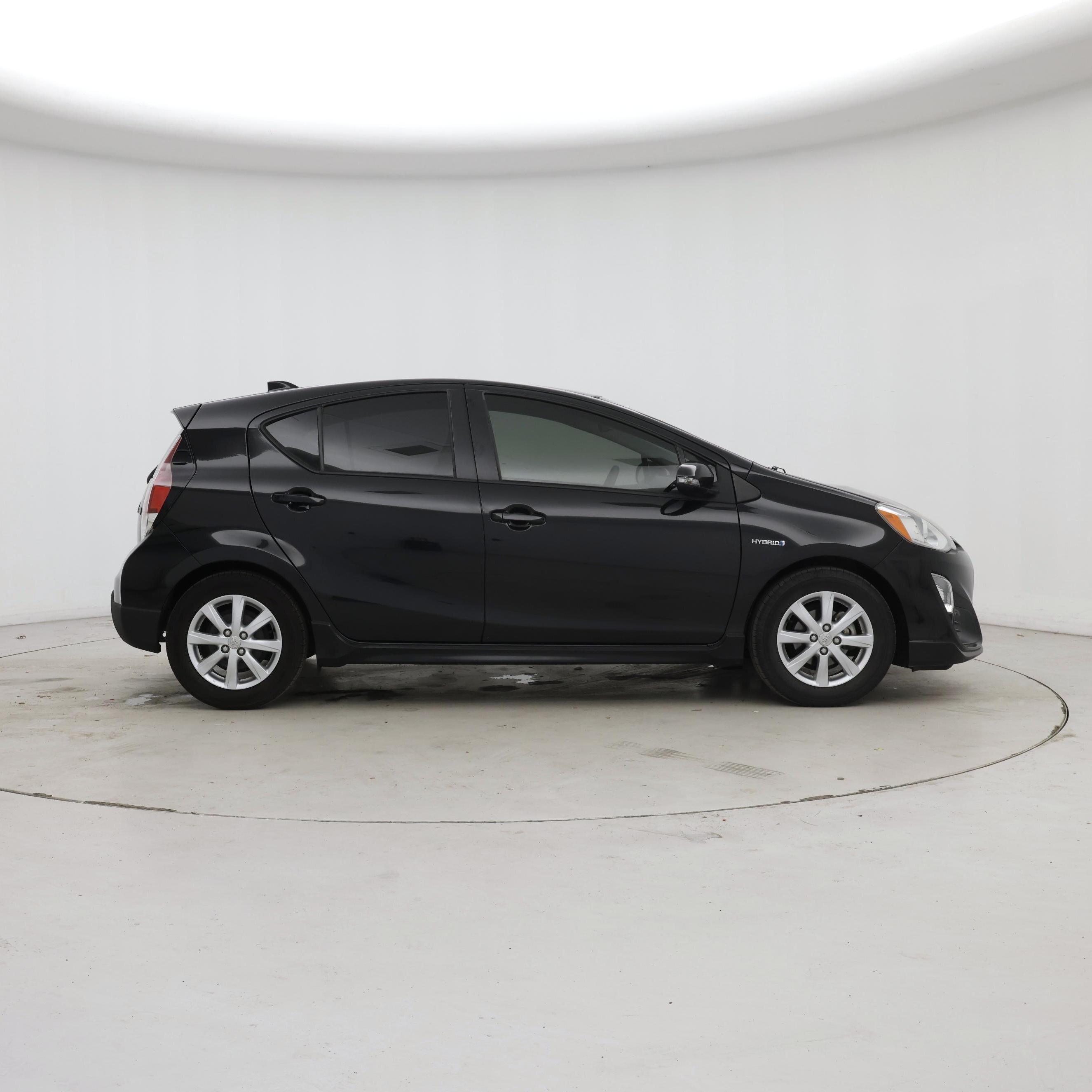 Thumbnail: 2017 Toyota Prius c - 7