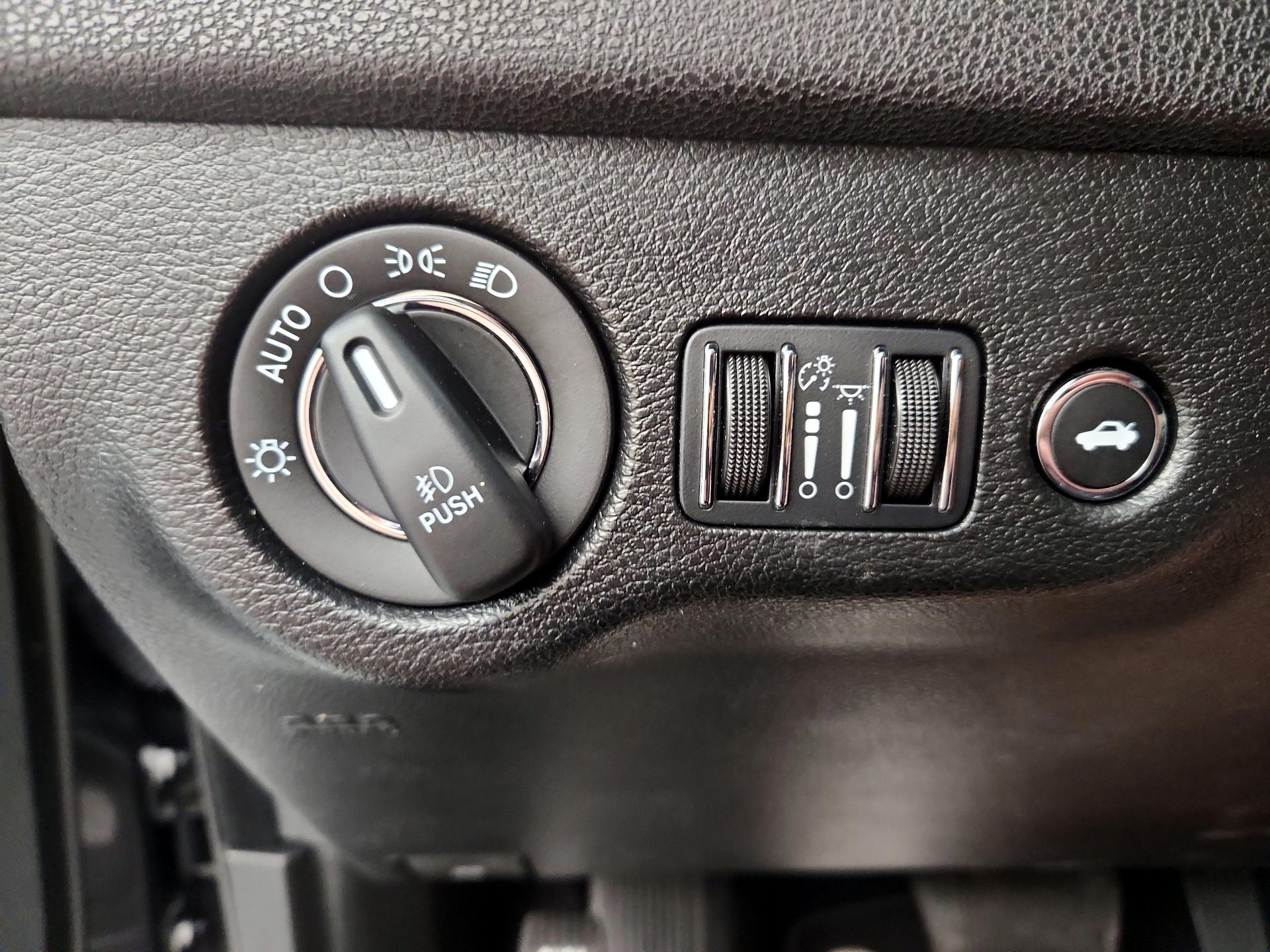 Thumbnail: 2023 Chrysler 300 - 13