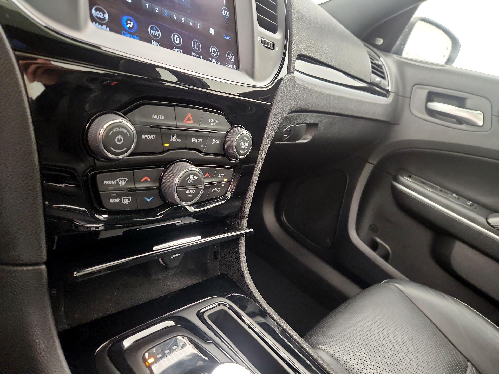 Thumbnail: 2023 Chrysler 300 - 16