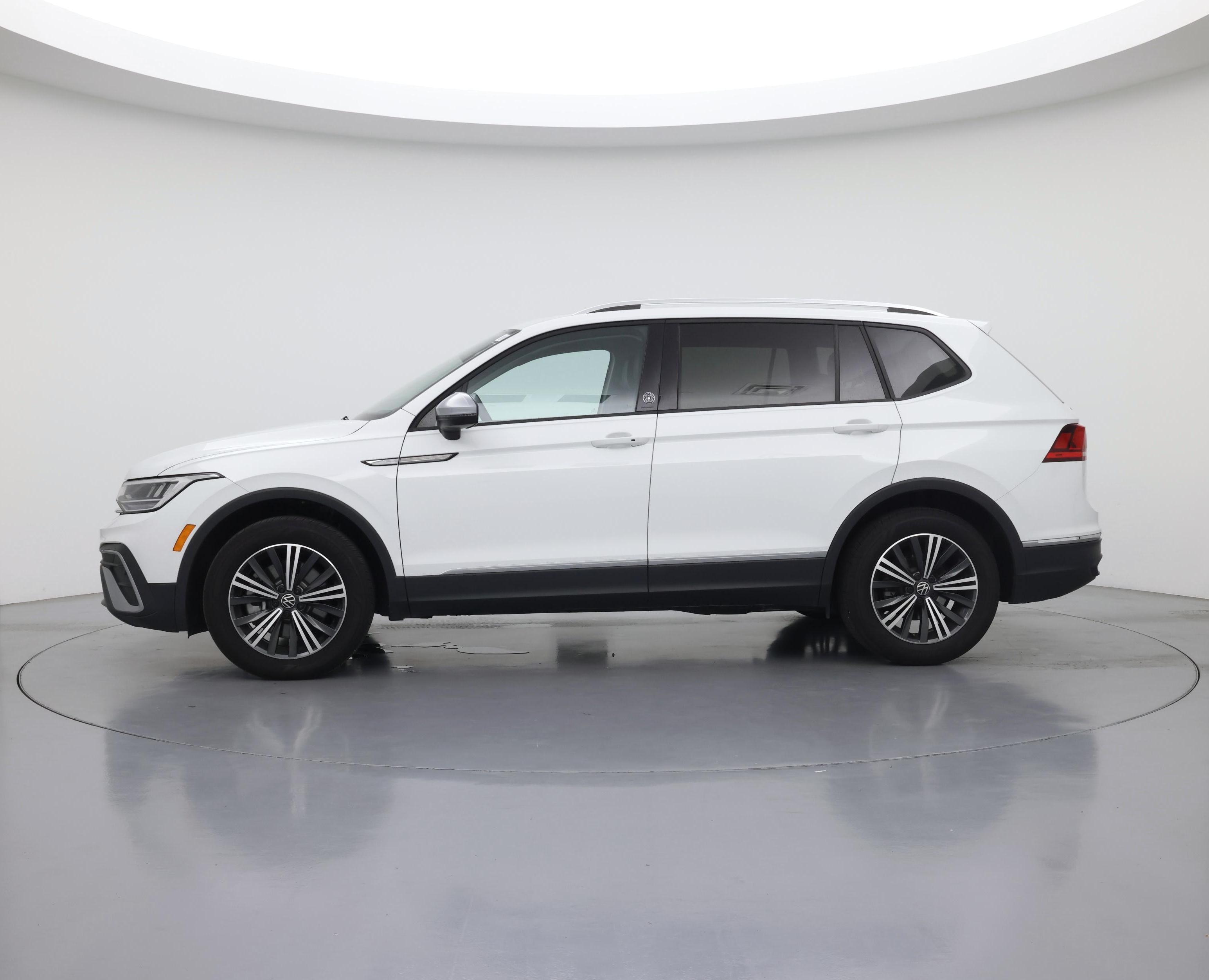 Thumbnail: 2024 Volkswagen Tiguan - 3