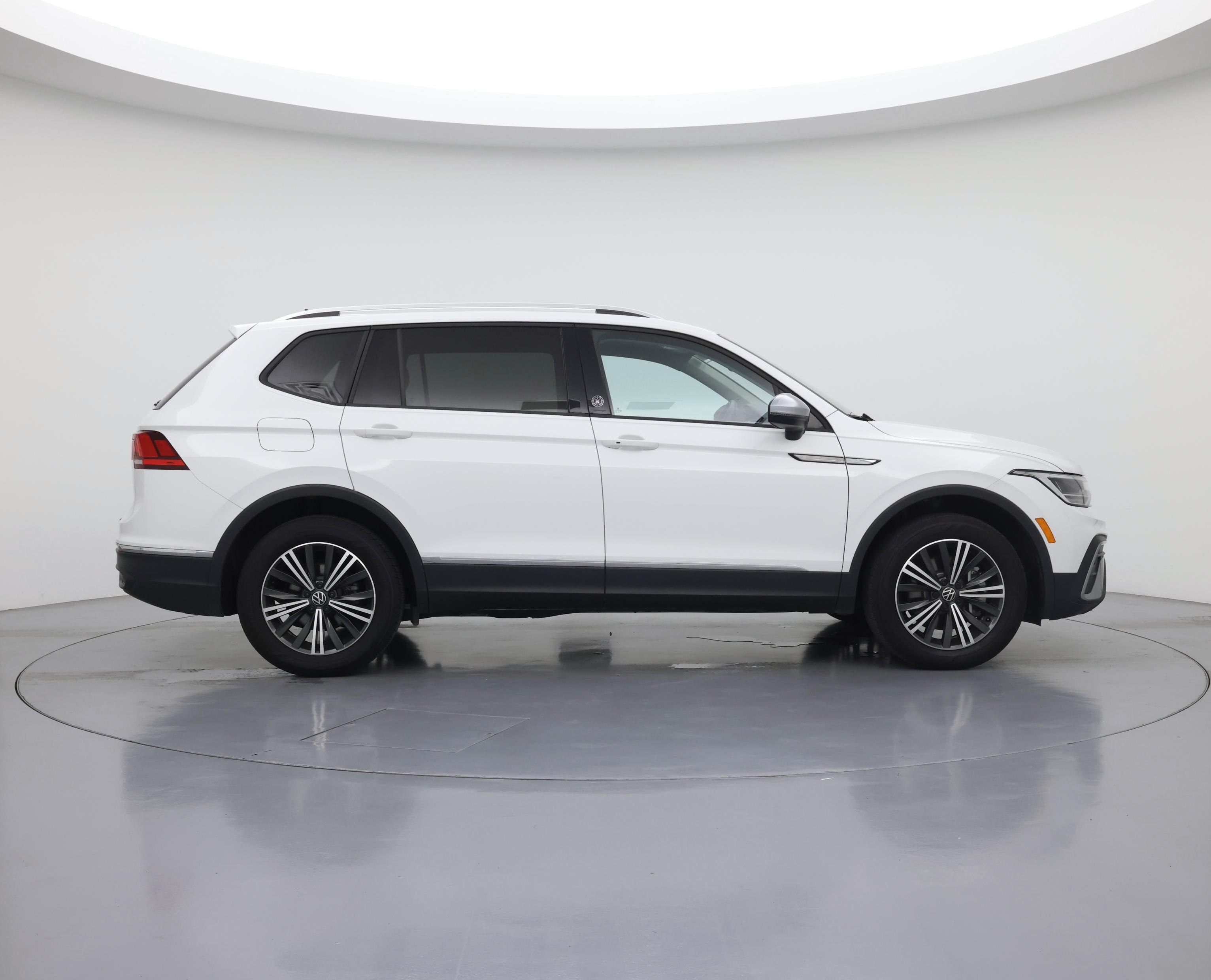 Thumbnail: 2024 Volkswagen Tiguan - 7