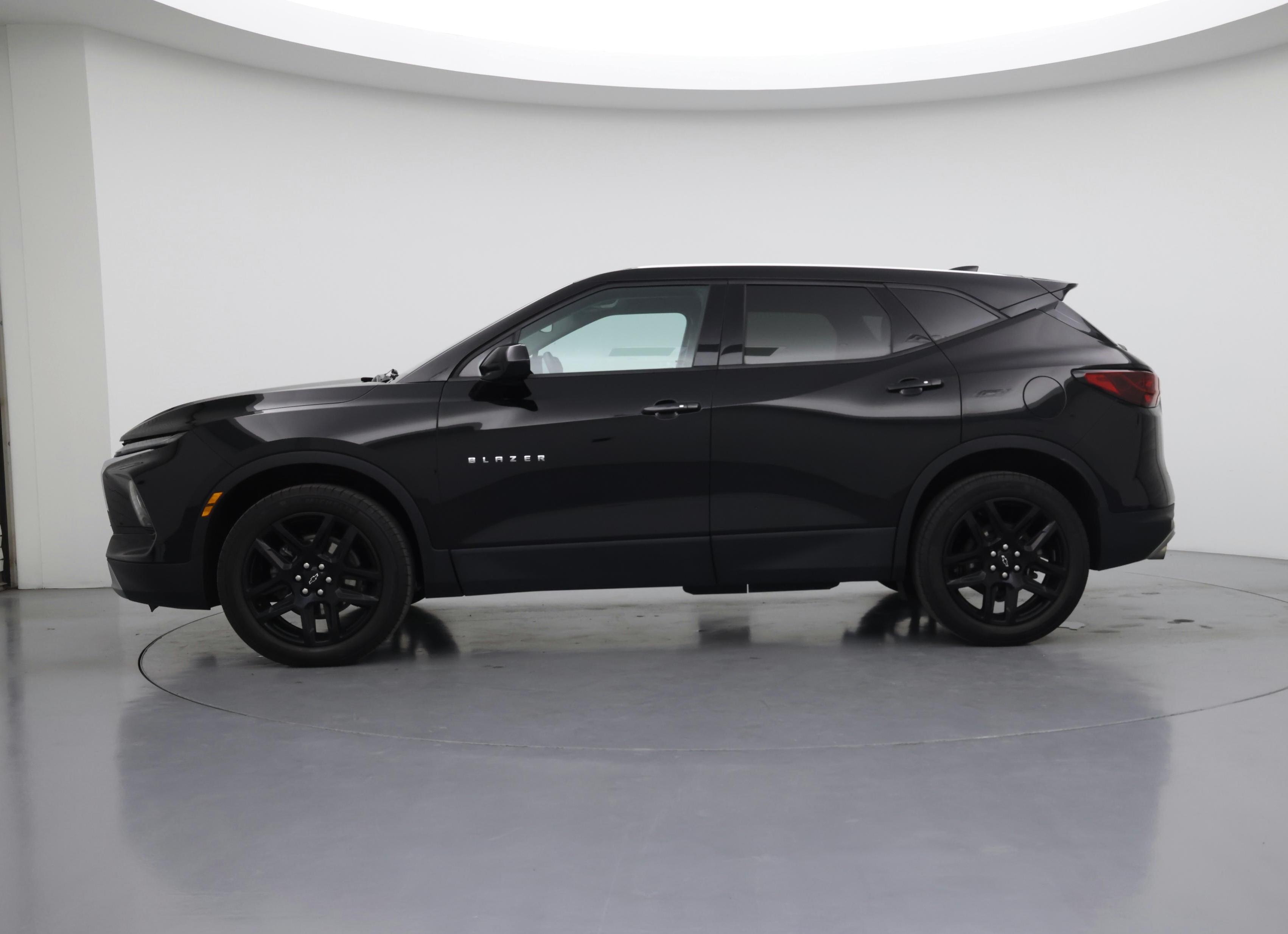 Thumbnail: 2023 Chevrolet Blazer - 3