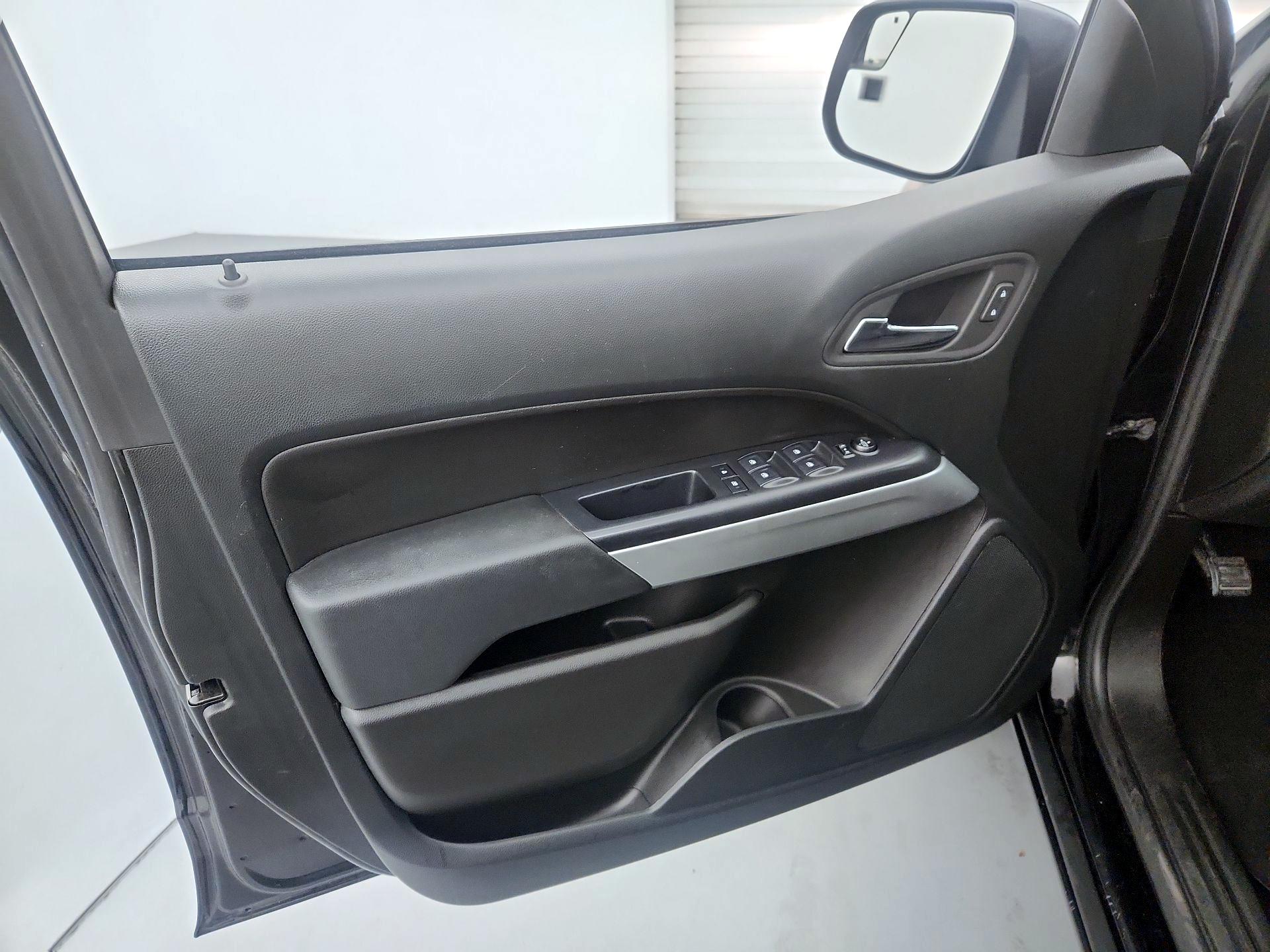 Thumbnail: 2022 Chevrolet Colorado - 12