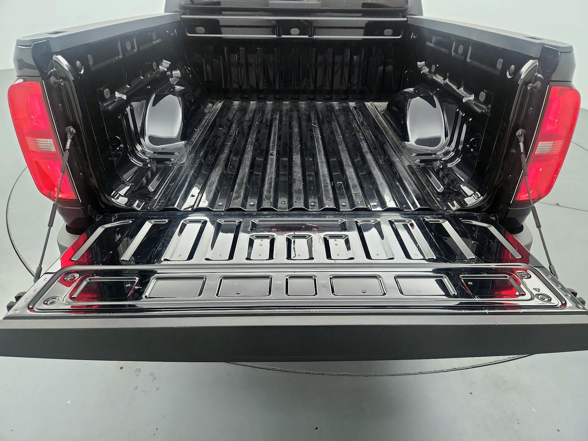 Thumbnail: 2022 Chevrolet Colorado - 20