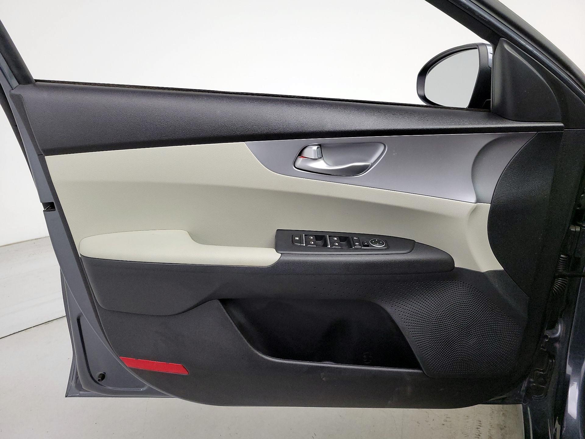 Thumbnail: 2023 Kia Forte - 12