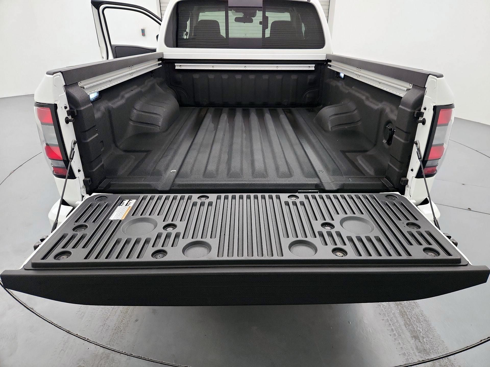 Thumbnail: 2024 Nissan Frontier - 20