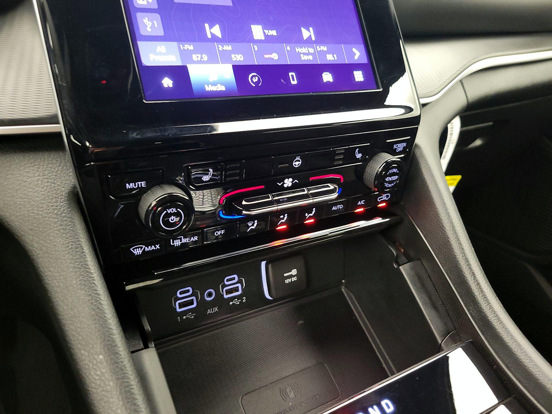 Thumbnail: 2024 Jeep Grand Cherokee - 16