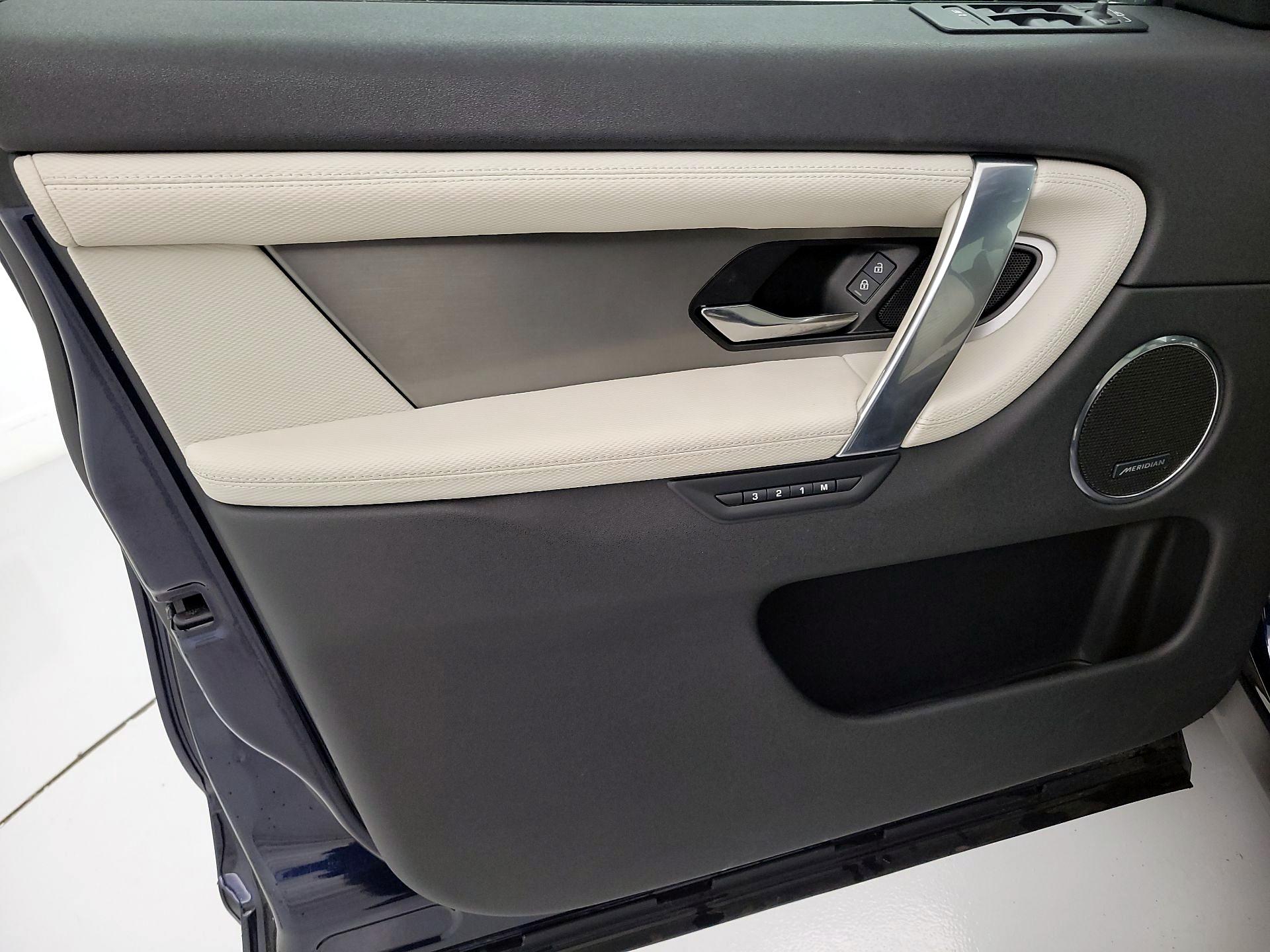 Thumbnail: 2023 Land Rover Discovery Sport - 12