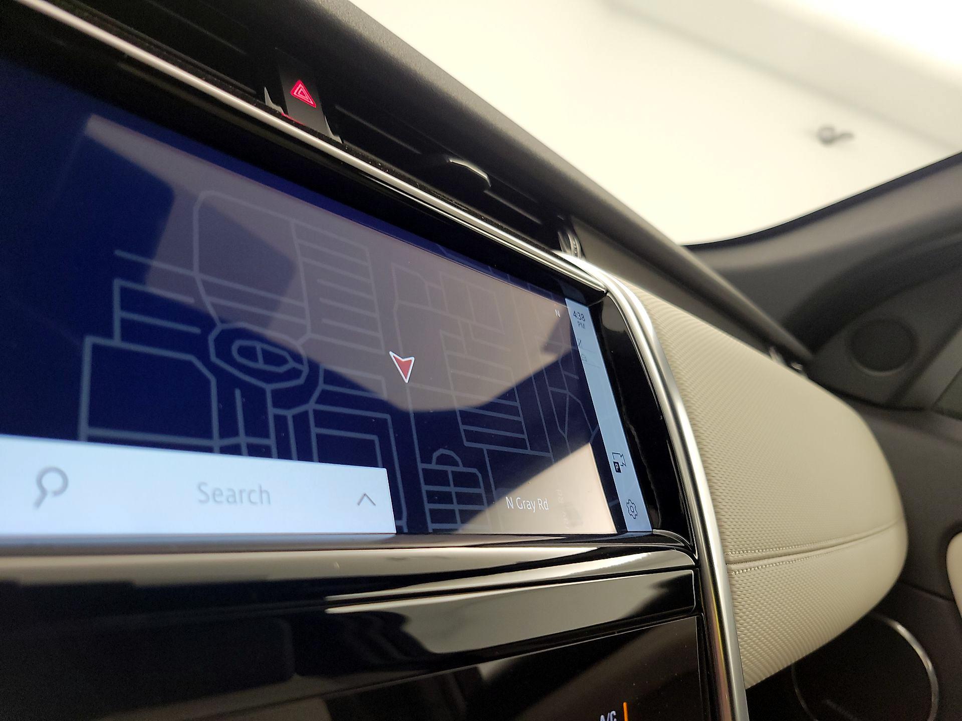 Thumbnail: 2023 Land Rover Discovery Sport - 14