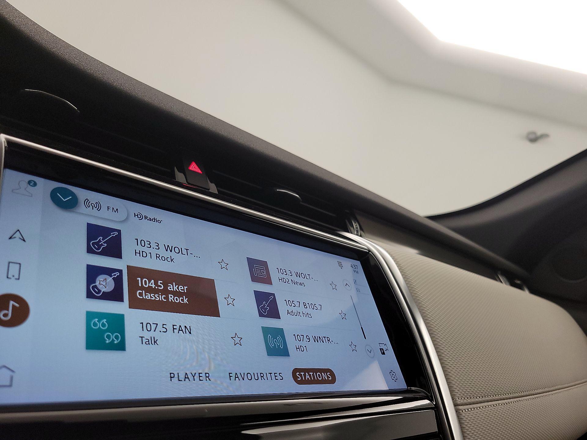 Thumbnail: 2023 Land Rover Discovery Sport - 16